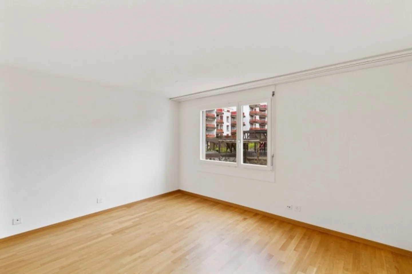 Sunny residential area in a child-friendly environment - Photo 7 of 12