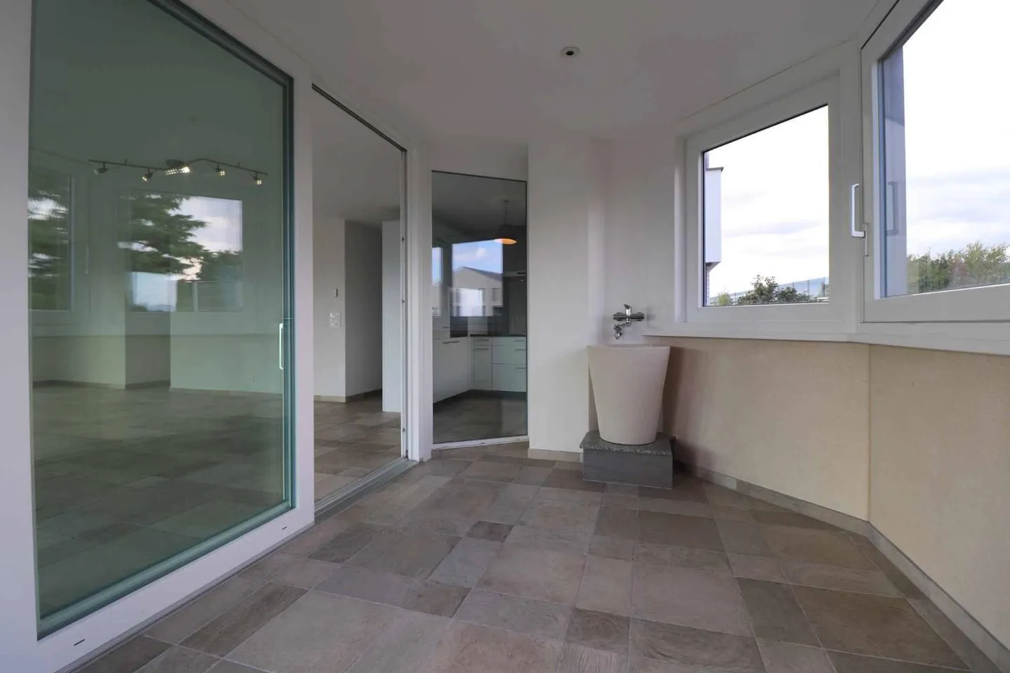 Superb 4.5 room apartment - Photo 2 of 8