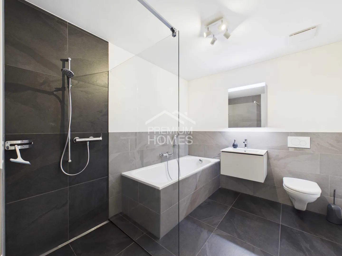 Dream apartment with sunny terrace & 0.9% mortgage interest - Photo 9 of 11