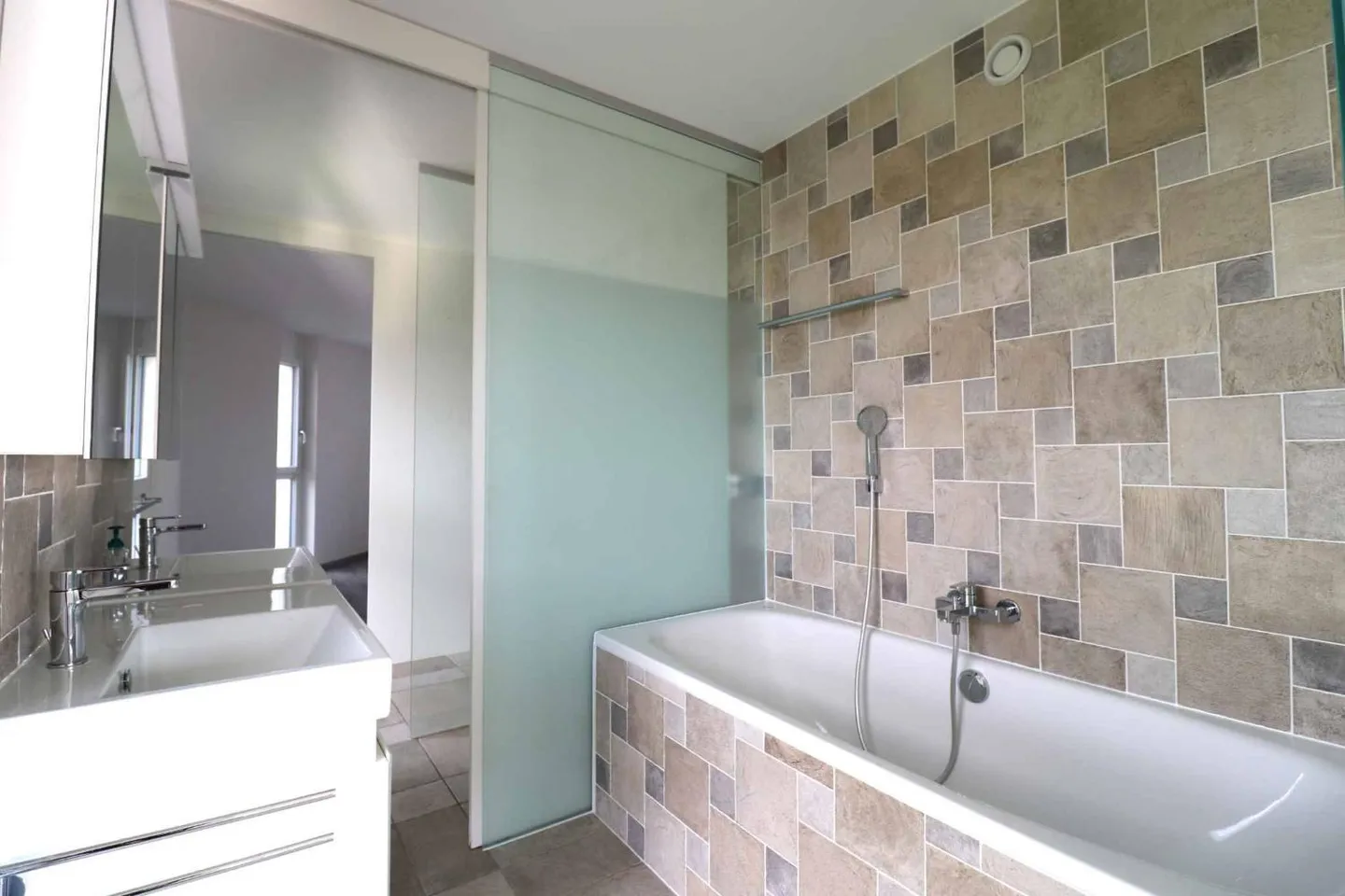 Superb 4.5 room apartment - Photo 6 of 8