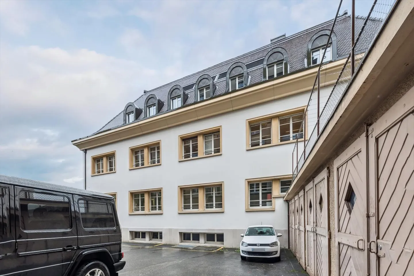 Ideally located - Next to the Palais du Peyrou - Photo 2 of 9