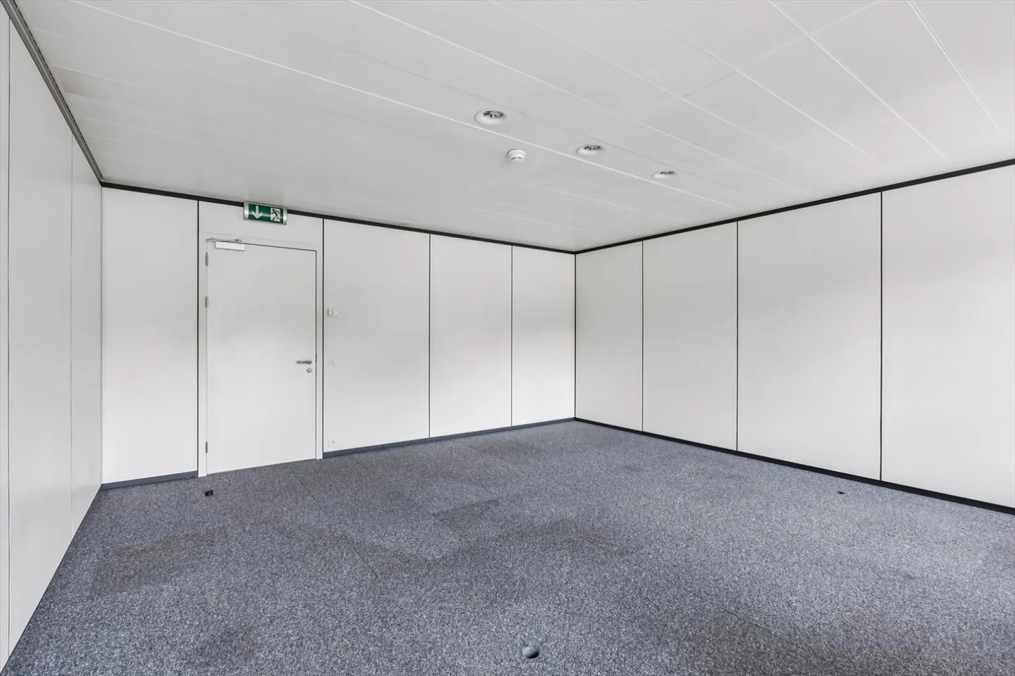 Ideally located - Next to the Palais du Peyrou - Photo 7 of 9