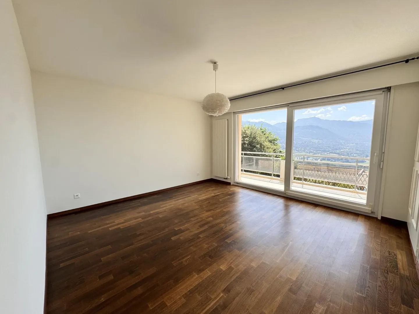 Magnificent 4.5-room apartment with dominant view of the lake - Photo 5 of 16