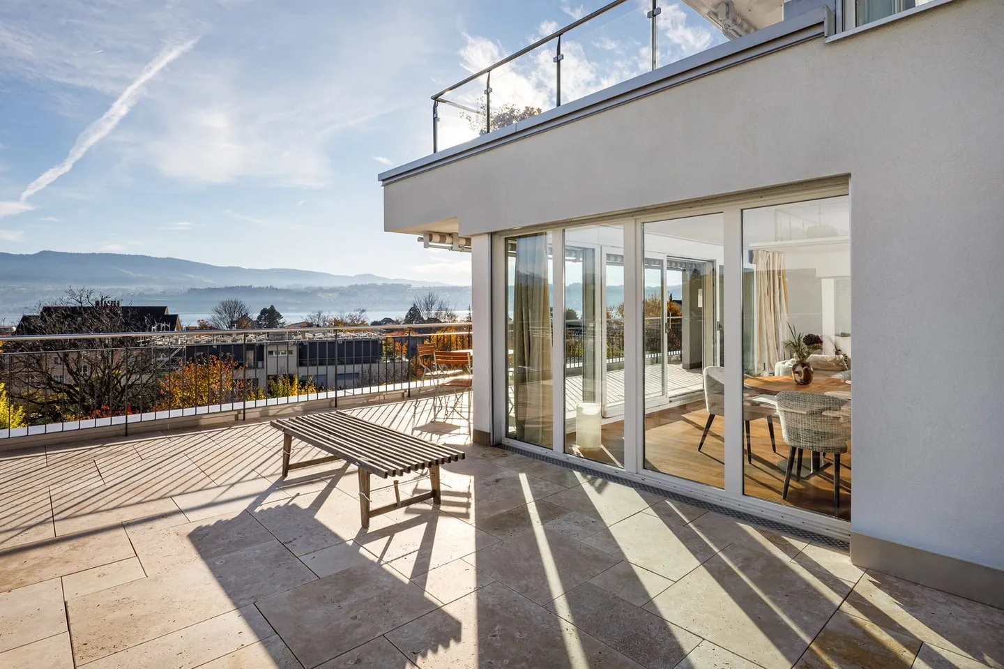 Exklusive Terrassenwohnung mit Berg- und Seeblick - Foto 2 von 8