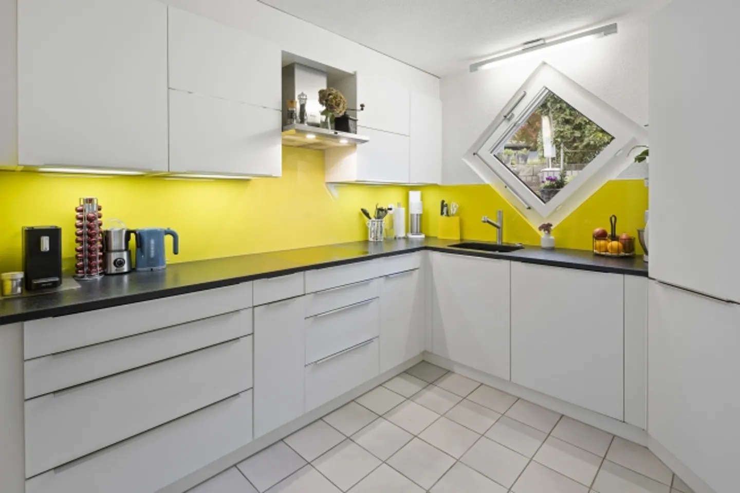 Oasis de vie bien entretenue avec beau jardin et de nombreux extras - Photo 3 sur 14