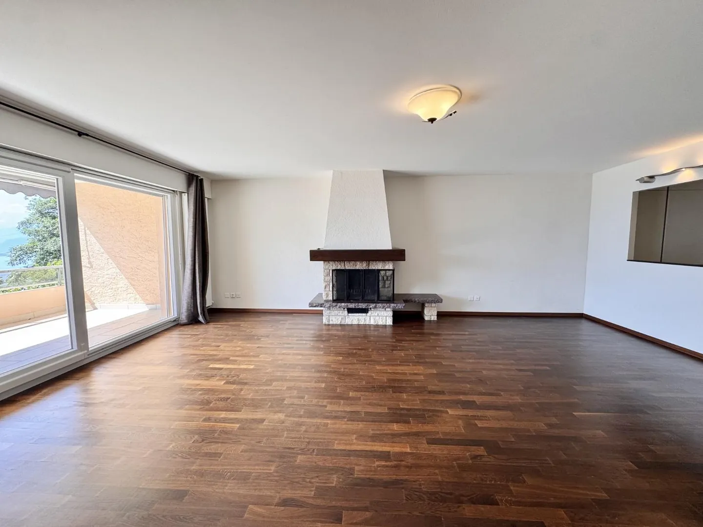 Magnificent 4.5-room apartment with dominant view of the lake - Photo 6 of 16