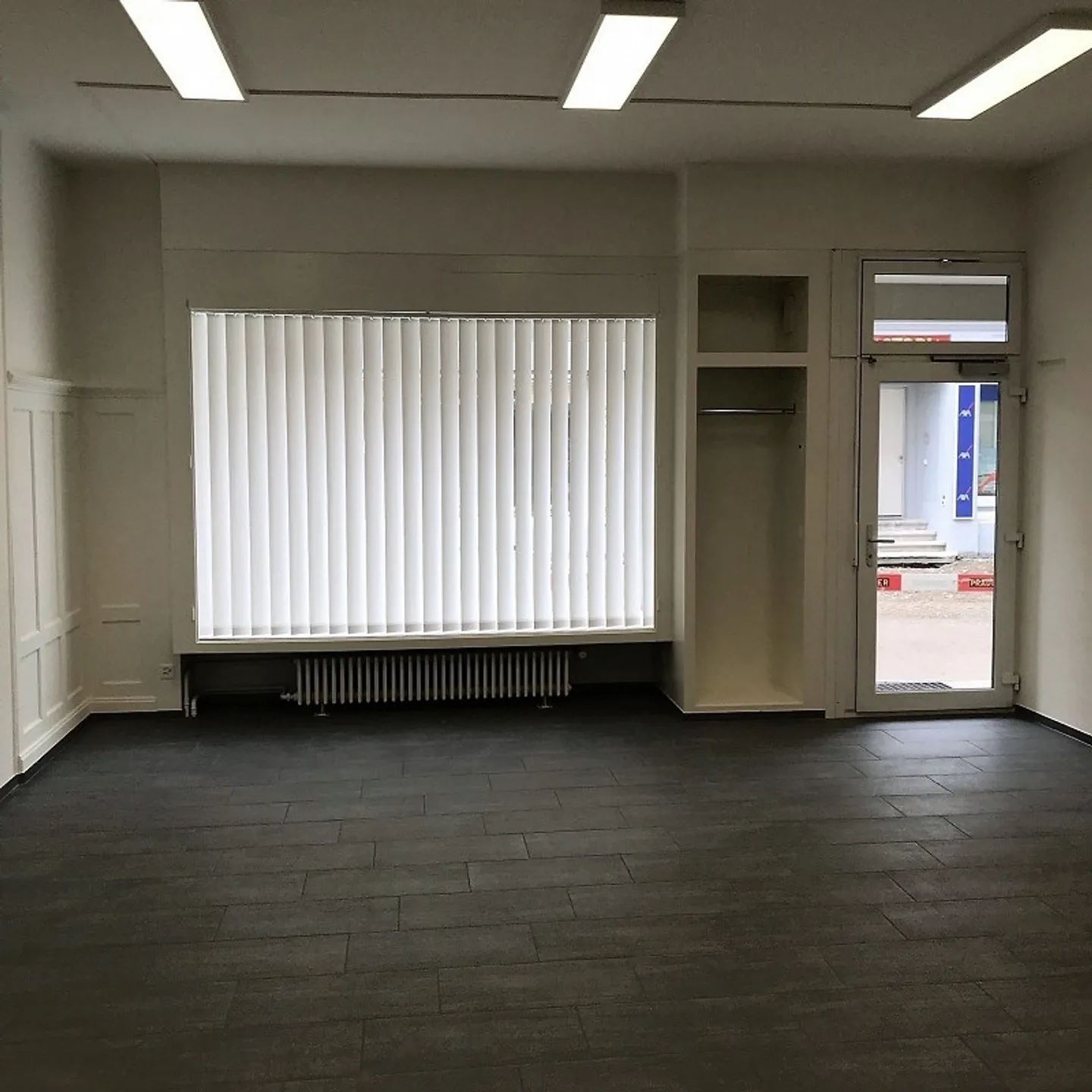 Retail space for rent - Photo 1 of 3