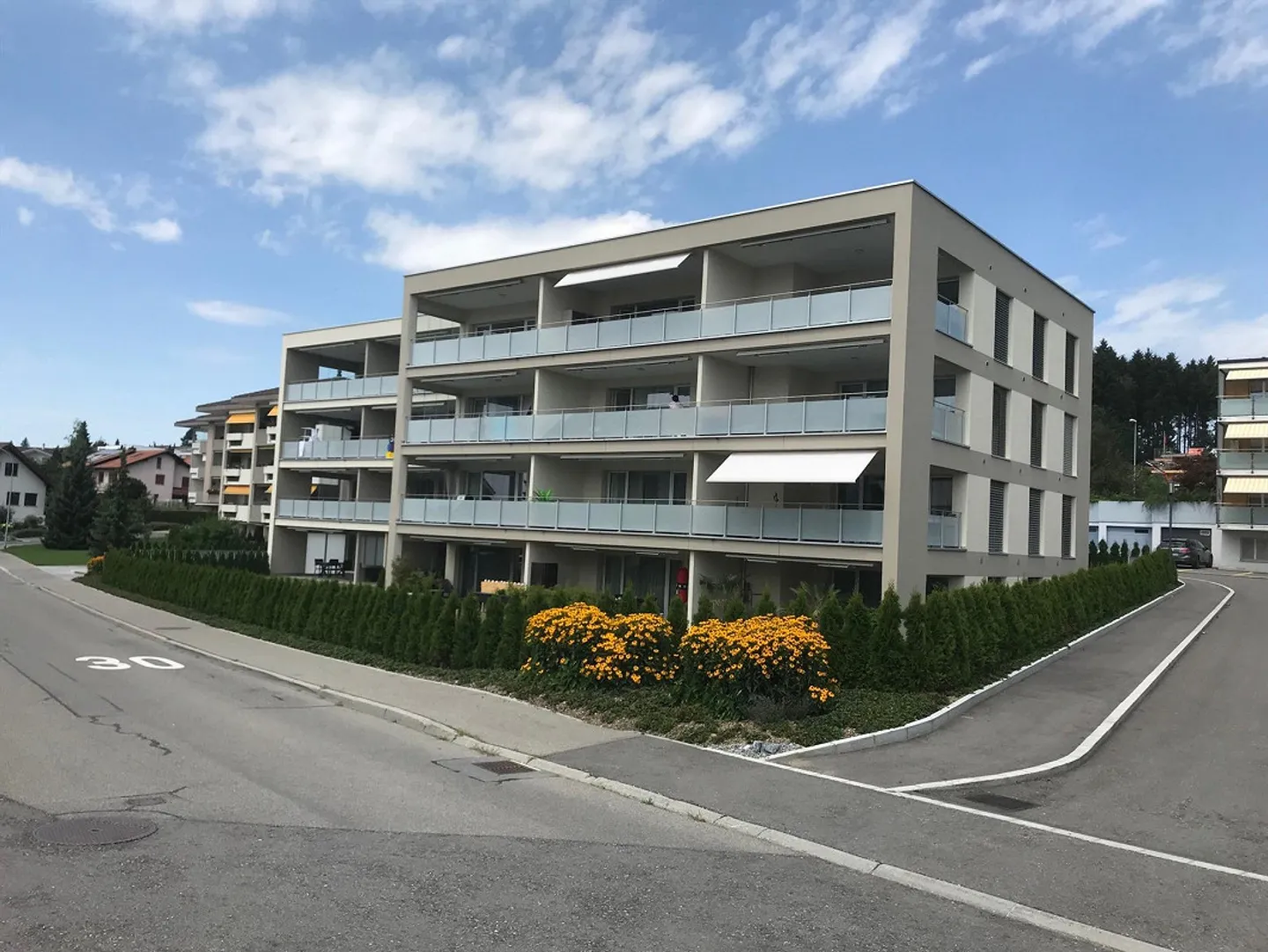 Sicherer Parkplatz verfügbar - Foto 1 von 1