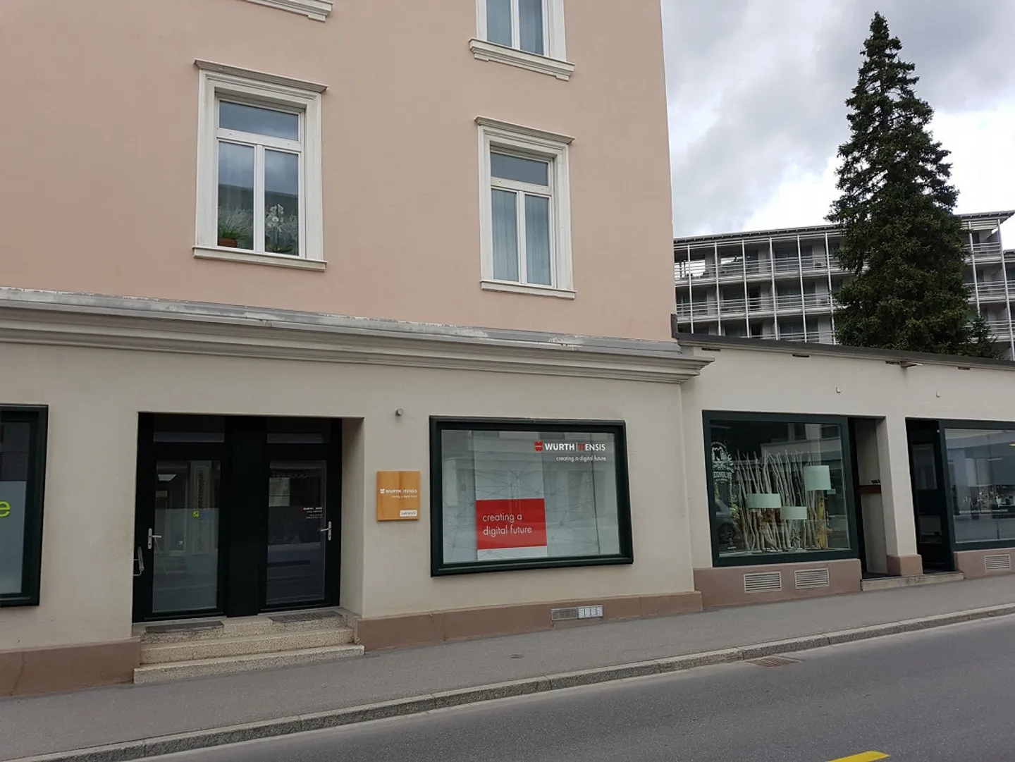 Retail space for rent - Photo 3 of 3