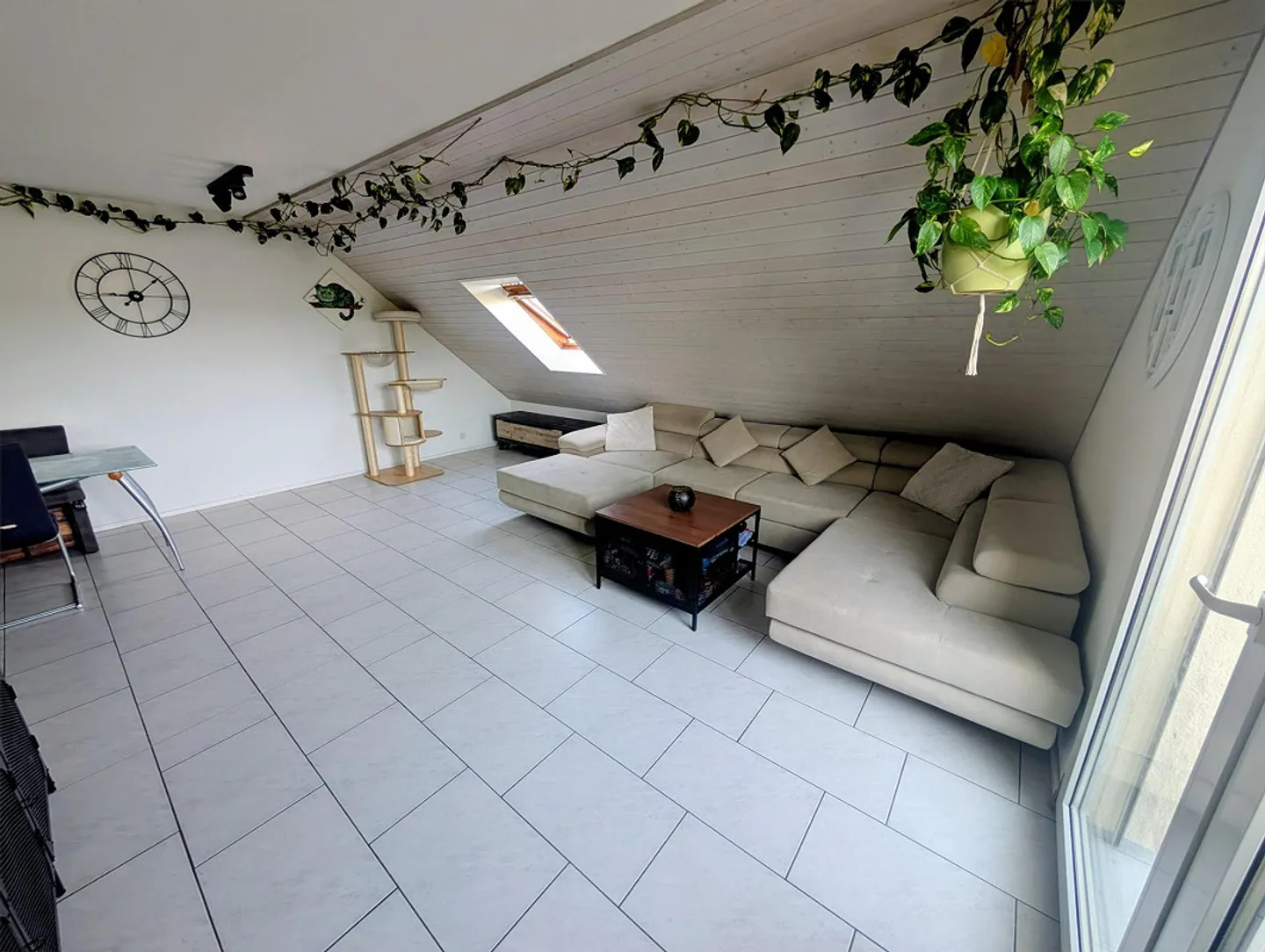 Incantevole appartamento maisonette con 5 stanze a Wahlen vicino a Laufen – Posizione tranquilla - Foto 3 di 18