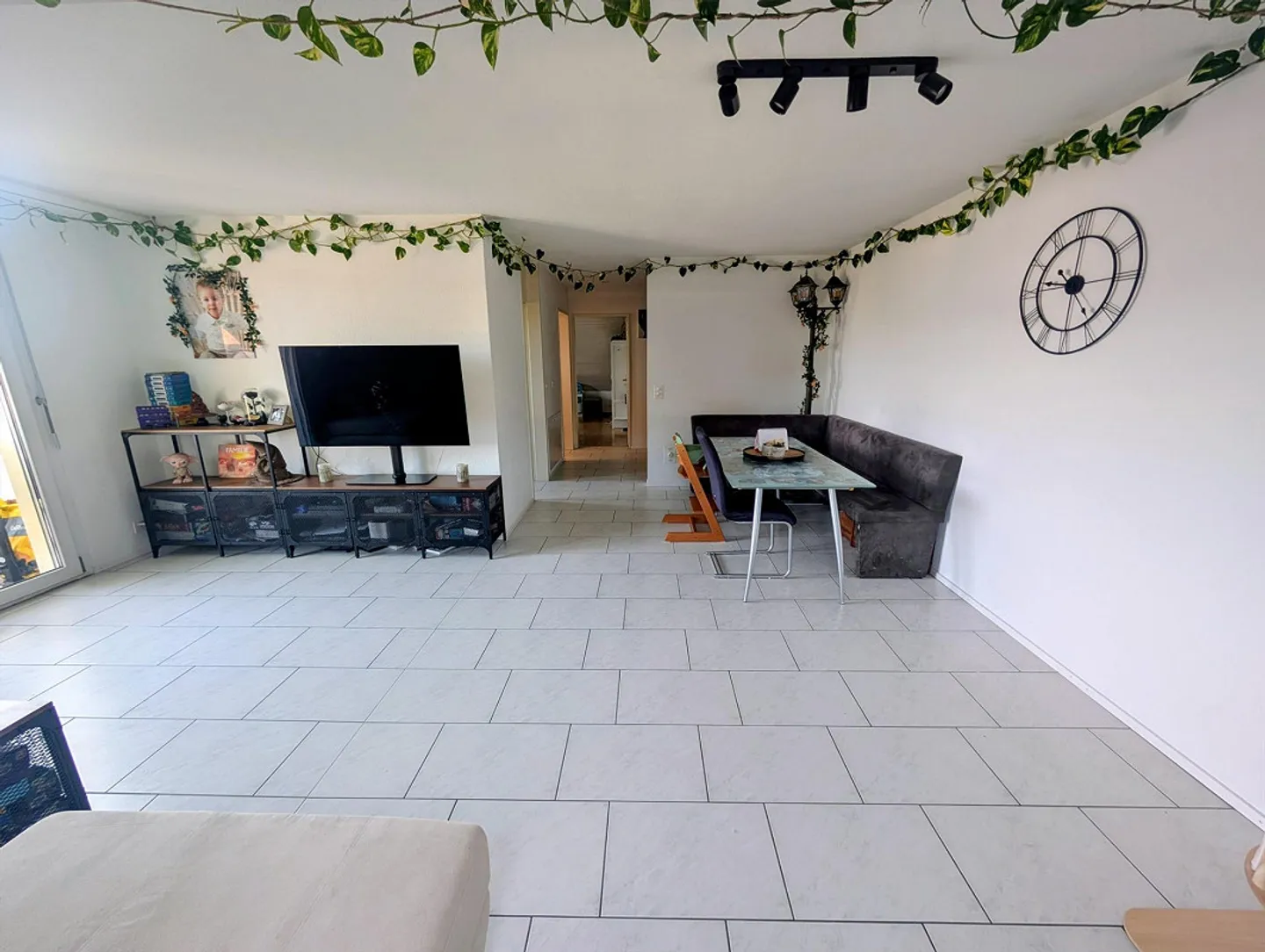 Incantevole appartamento maisonette con 5 stanze a Wahlen vicino a Laufen – Posizione tranquilla - Foto 4 di 18