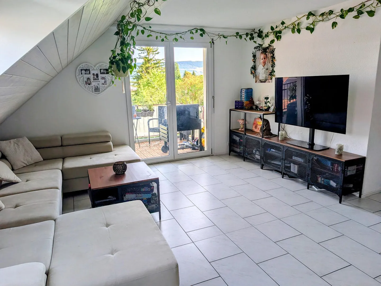 Incantevole appartamento maisonette con 5 stanze a Wahlen vicino a Laufen – Posizione tranquilla - Foto 1 di 18