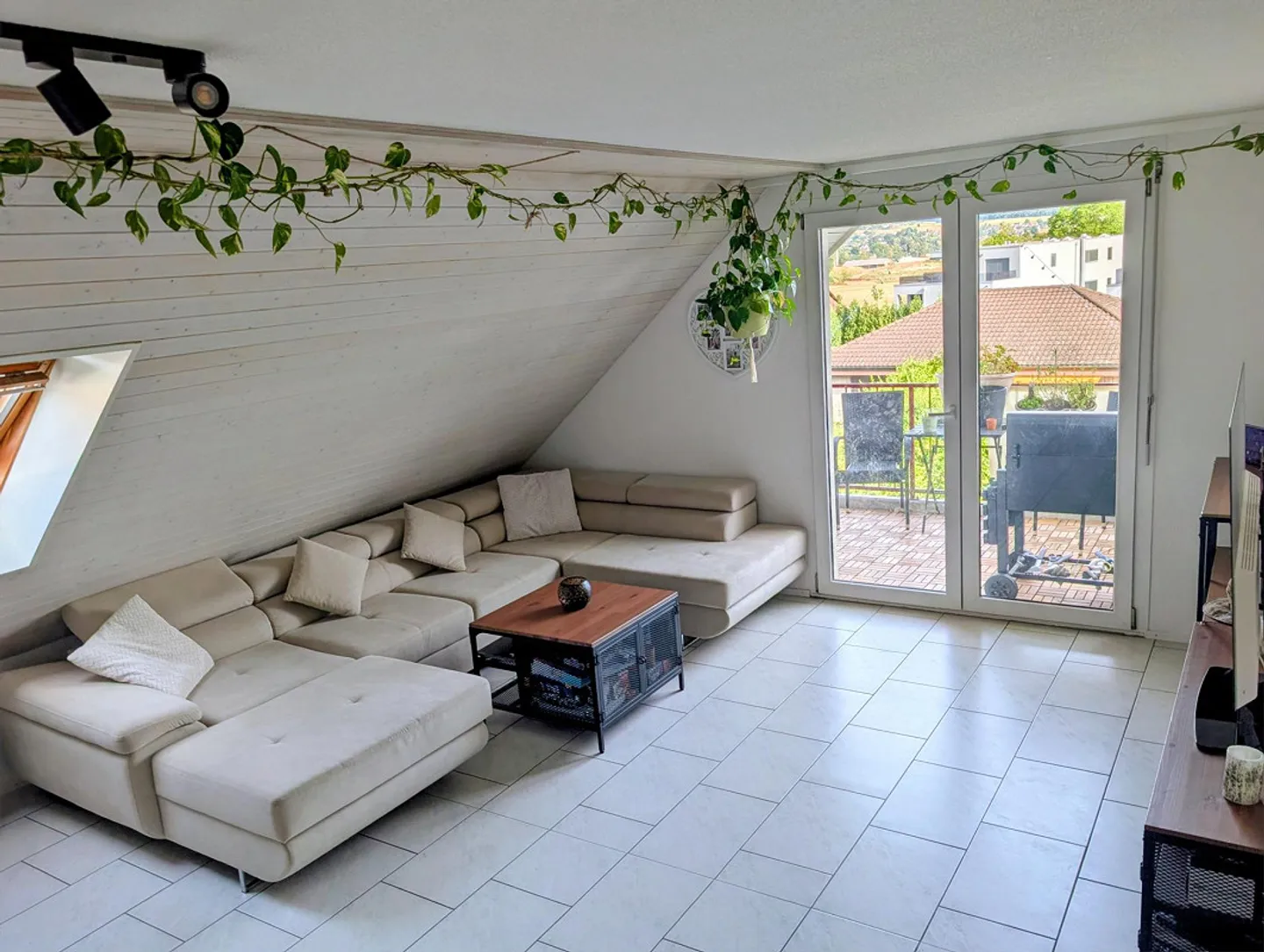 Incantevole appartamento maisonette con 5 stanze a Wahlen vicino a Laufen – Posizione tranquilla - Foto 2 di 18