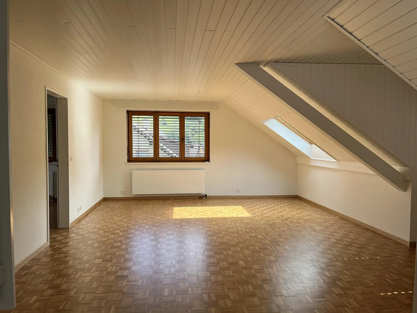 Appartement mansardé confortable de 3.5 pièces - Photo 2 sur 9