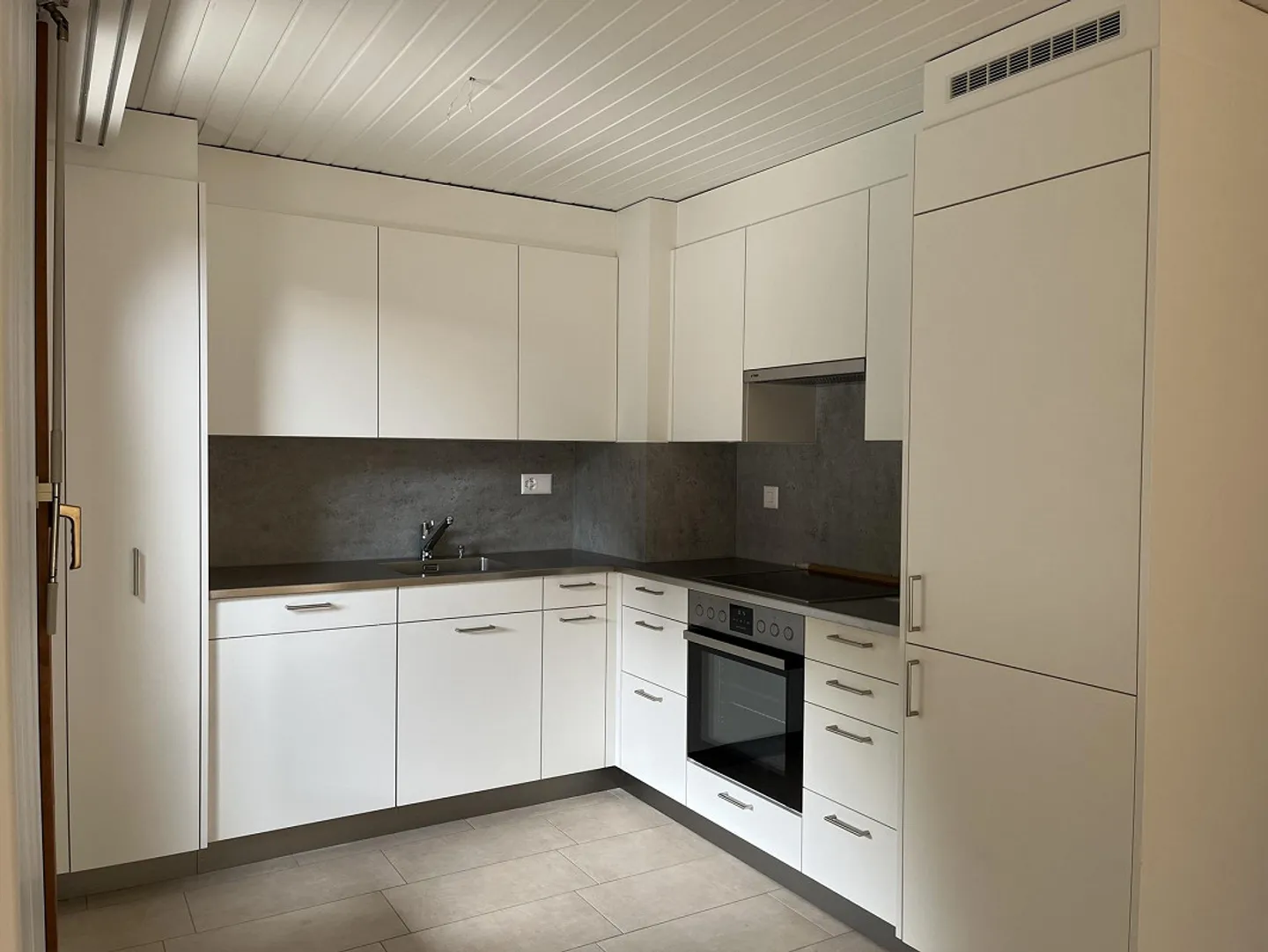 Appartement mansardé confortable de 3.5 pièces - Photo 4 sur 9