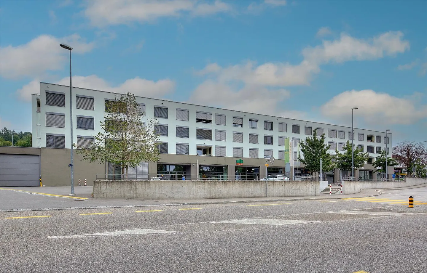 Modern Apartment Near Train Station - Photo 1 of 5