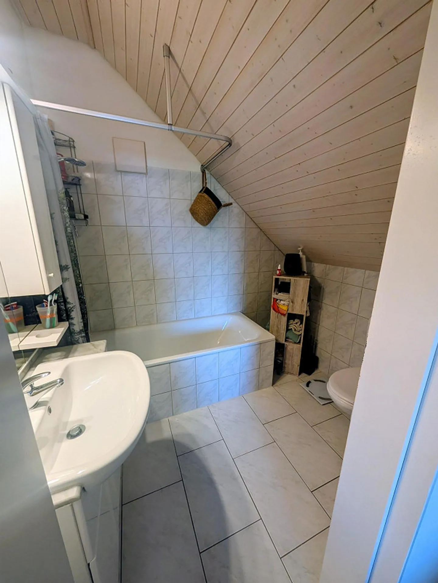 Incantevole appartamento maisonette con 5 stanze a Wahlen vicino a Laufen – Posizione tranquilla - Foto 16 di 18
