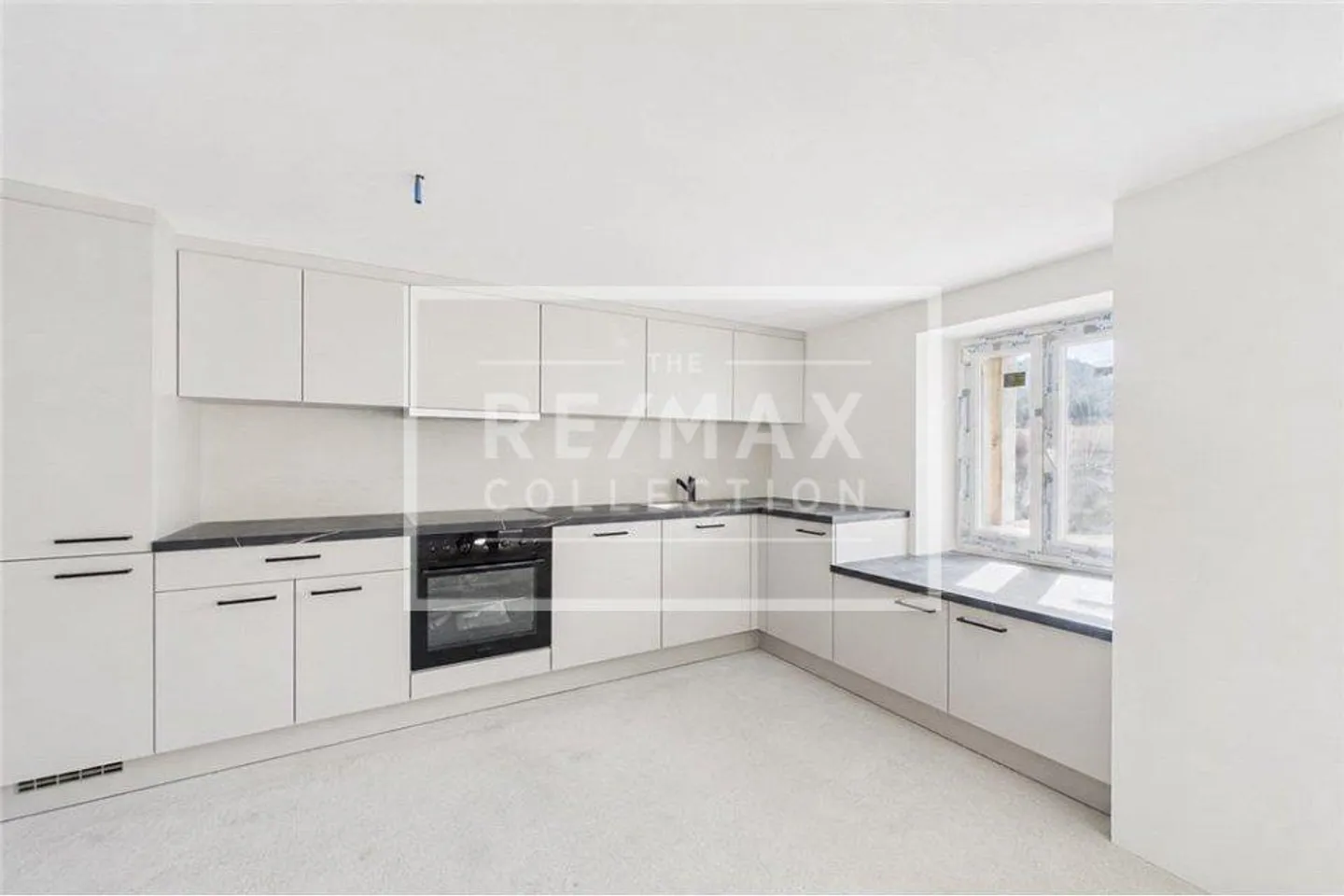 Completely renovated multi-family house with seven residential units - Photo 9 of 13