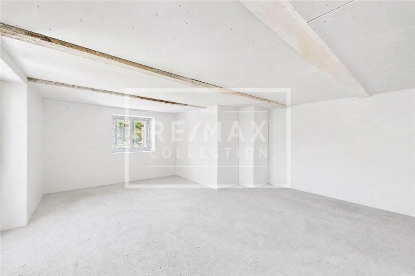 Completely renovated multi-family house with seven residential units - Photo 11 of 13