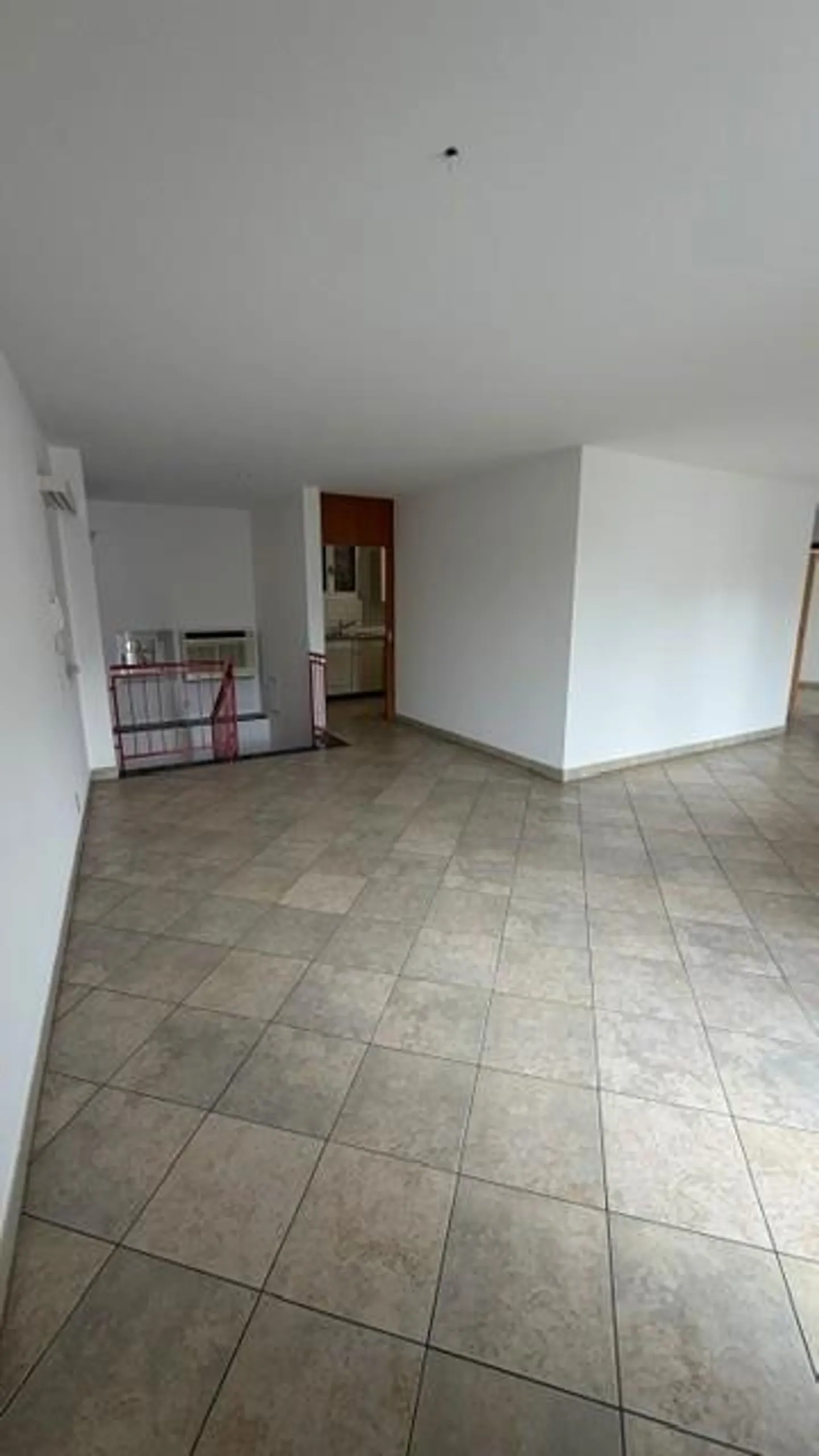 Groß, in einem ruhigen Viertel - Foto 3 von 14