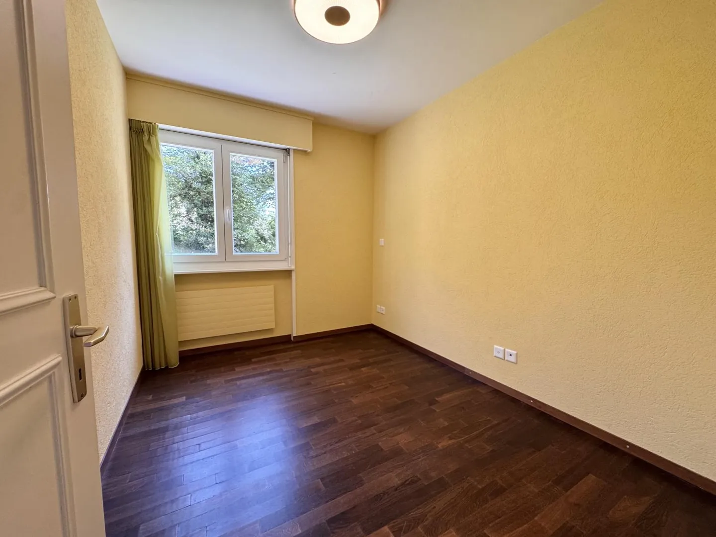 Magnificent 4.5-room apartment with dominant view of the lake - Photo 12 of 16