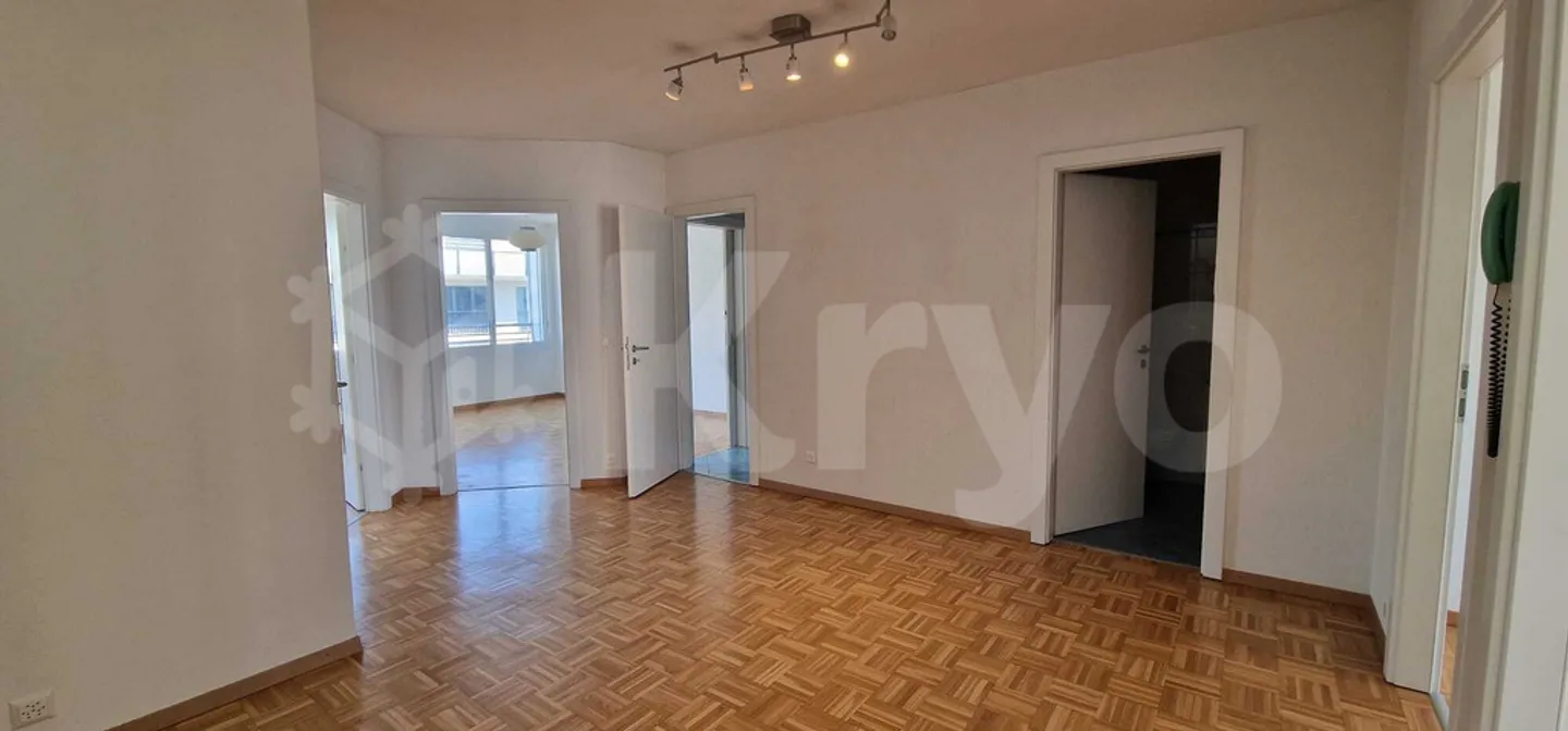 FOR RENT: Magnificent 6-room apartment on the 2nd floor in Versoix - Photo 4 of 8