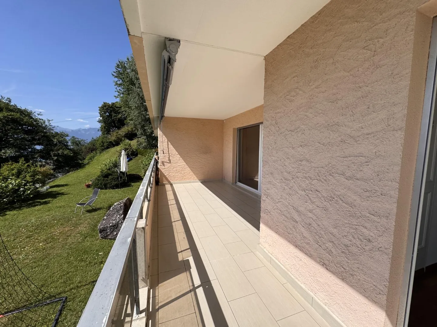 Magnificent 4.5-room apartment with dominant view of the lake - Photo 15 of 16