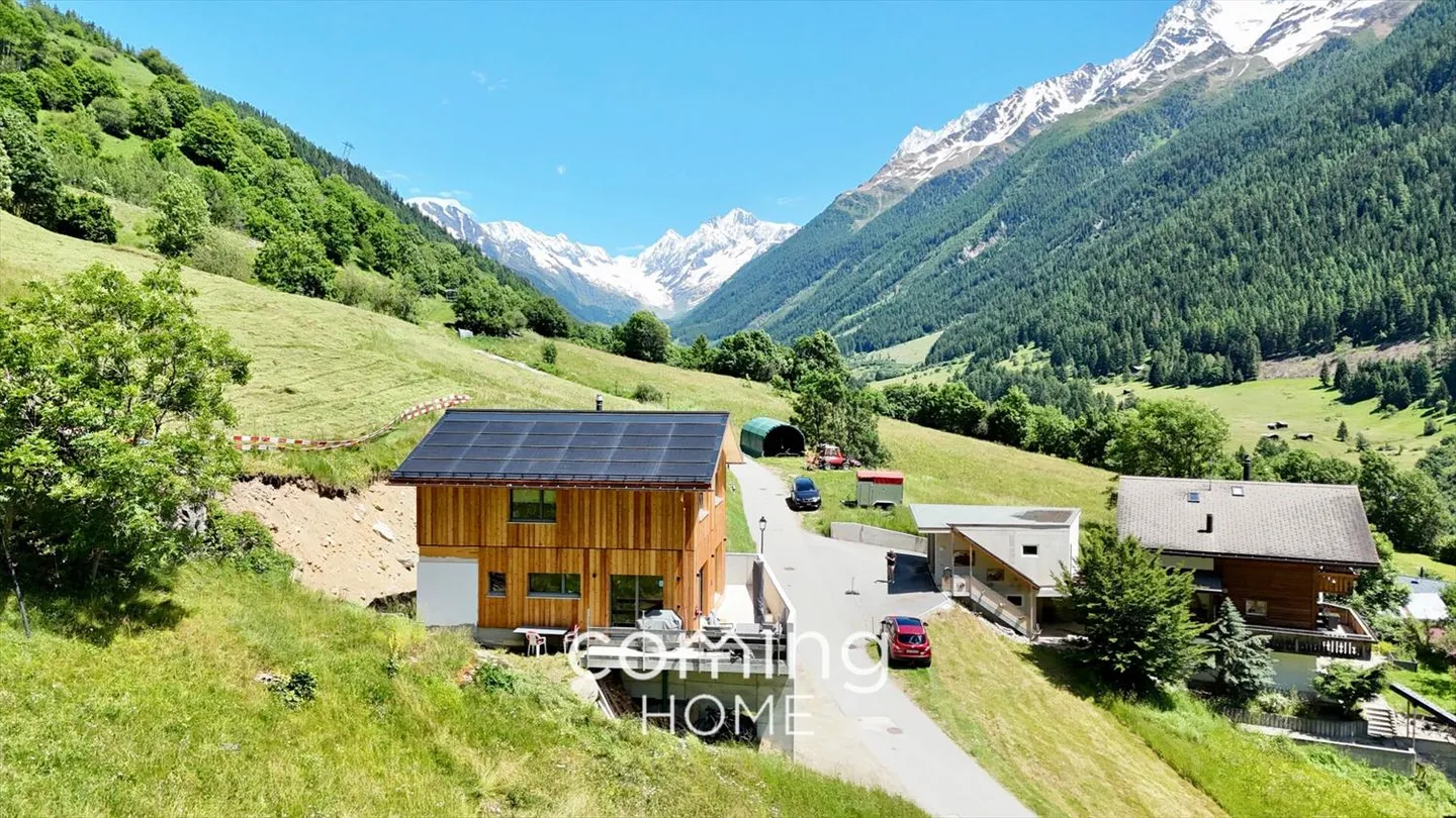 Casa unifamiliare sostenibile a Ferden - Costruzione in legno massello con panorama alpino - Foto 6 di 13