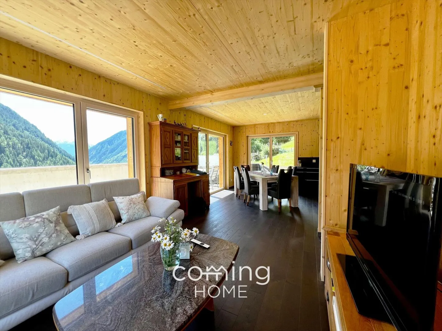 Casa unifamiliare sostenibile a Ferden - Costruzione in legno massello con panorama alpino - Foto 4 di 13