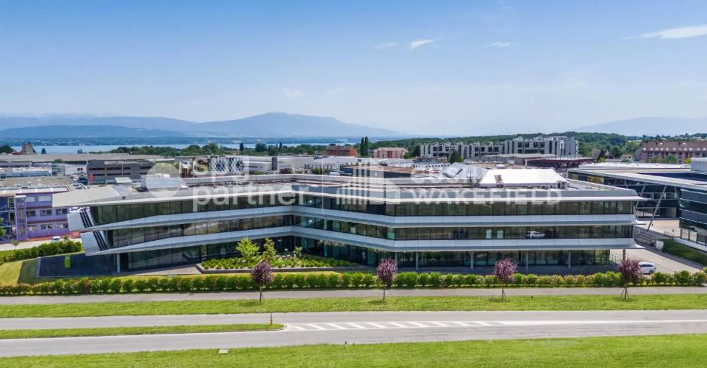 Plug & Play Offices in a high-end building in Terre Bonne Nyon - Crassier 3 - Photo 1 of 12