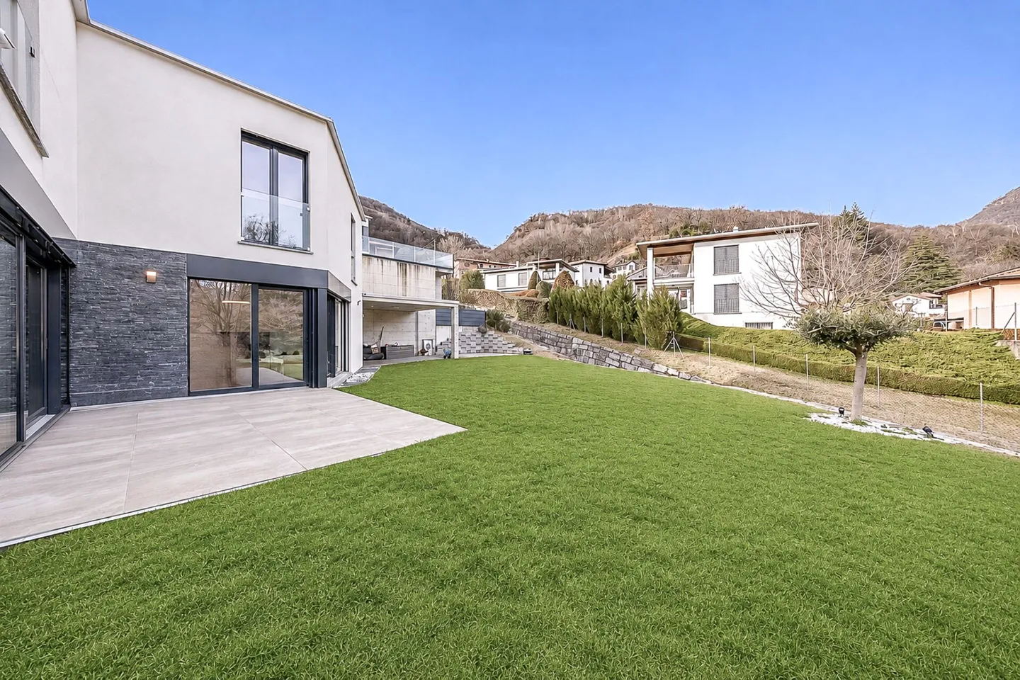Moderne Einfamilienhaus mit 6 Zimmern. - Foto 1 von 13