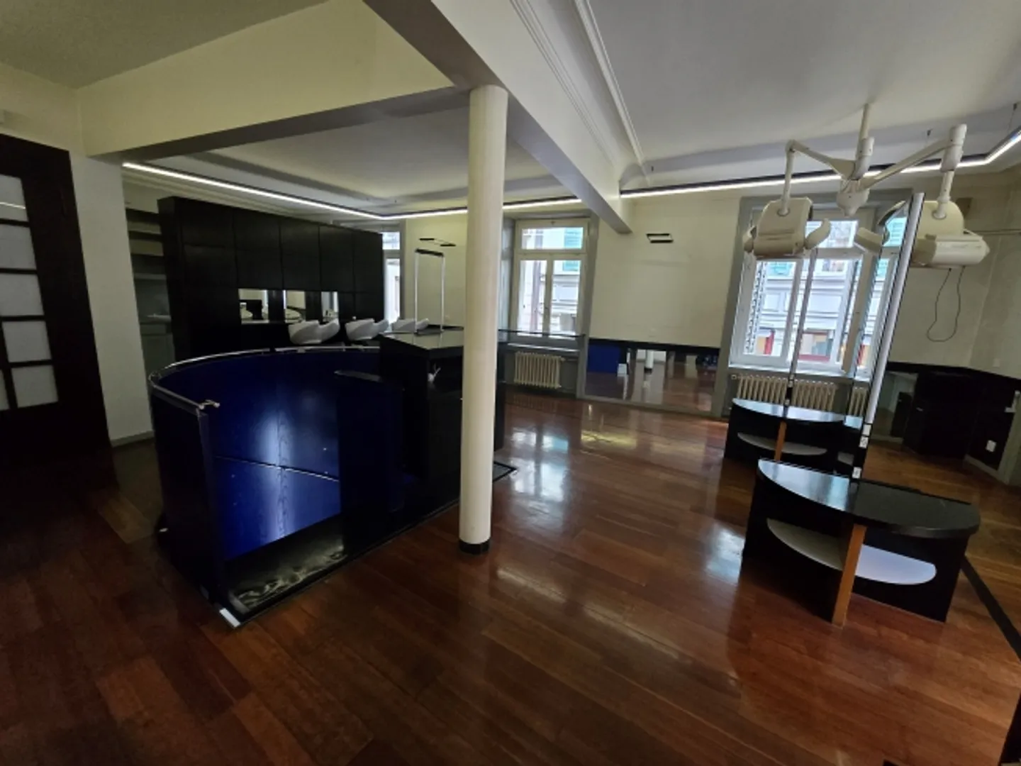 Negozio di parrucchiere ampliato in posizione attraente - limitato fino al 31.03.2026 - Foto 3 di 5