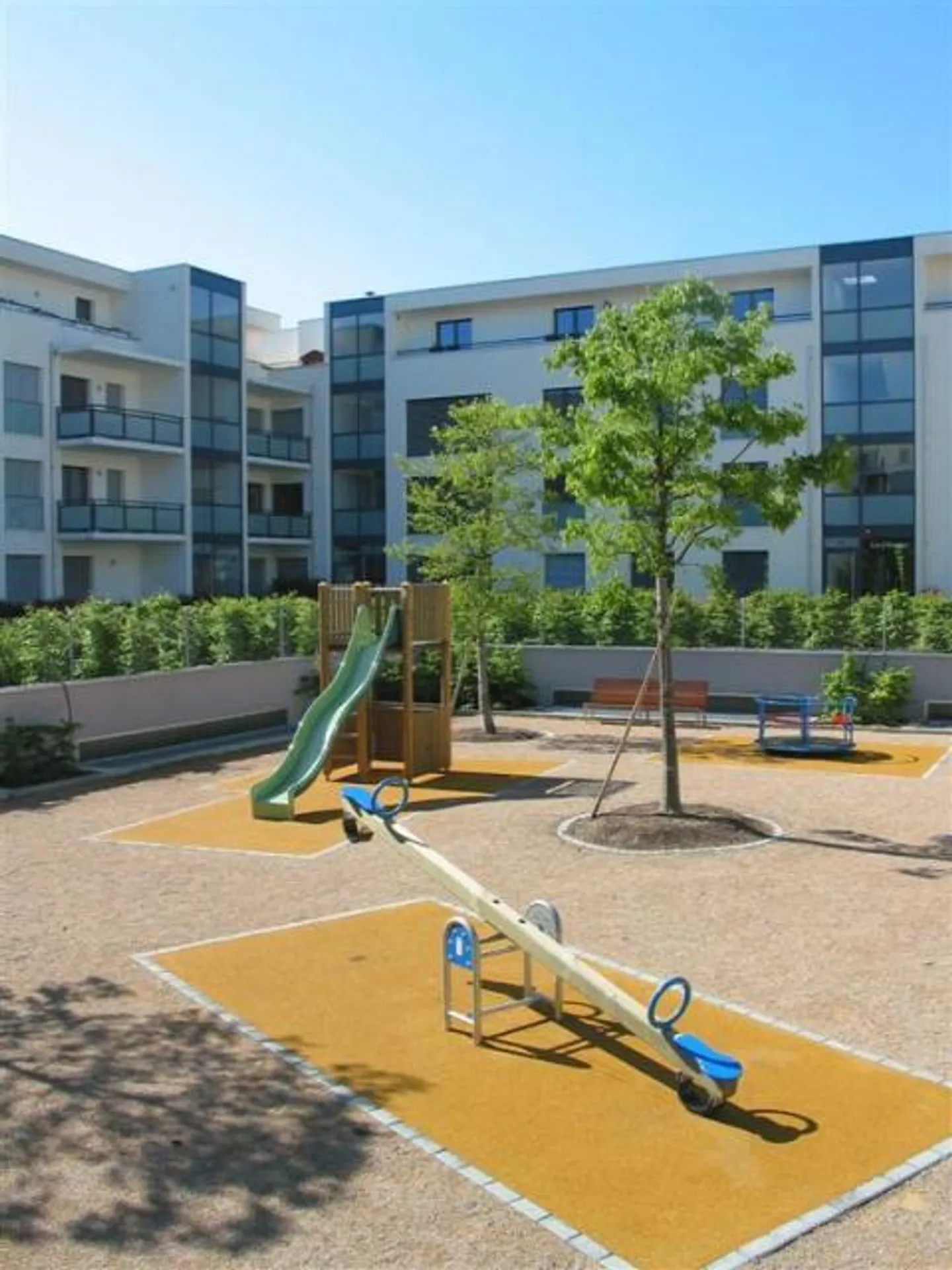 Beautiful apartment with garden - Photo 1 of 3