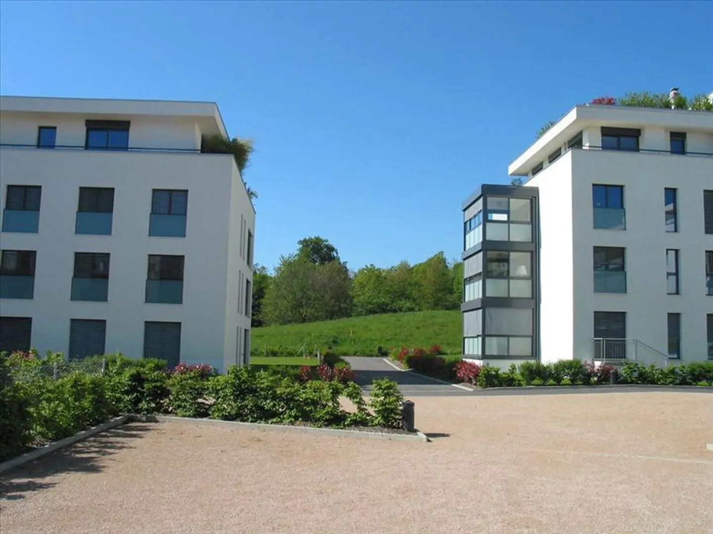 Beautiful apartment with garden - Photo 3 of 3