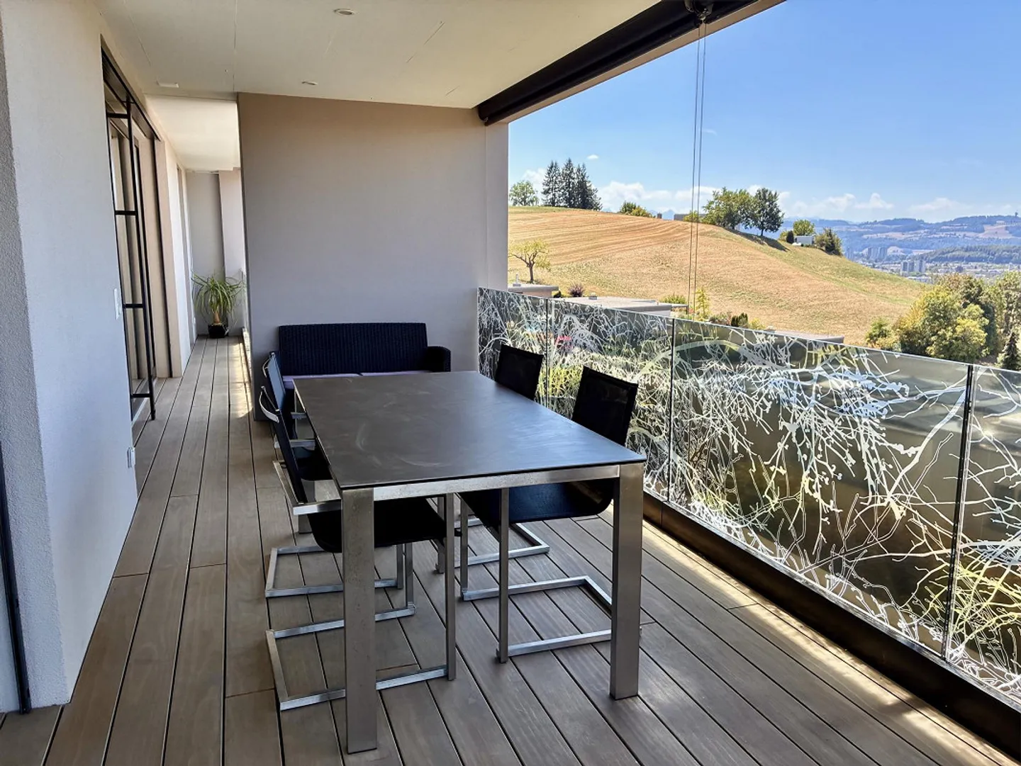 Moderno appartamento di 4,5 stanze a Bolligen con vista panoramica e sole serale - Foto 3 di 9
