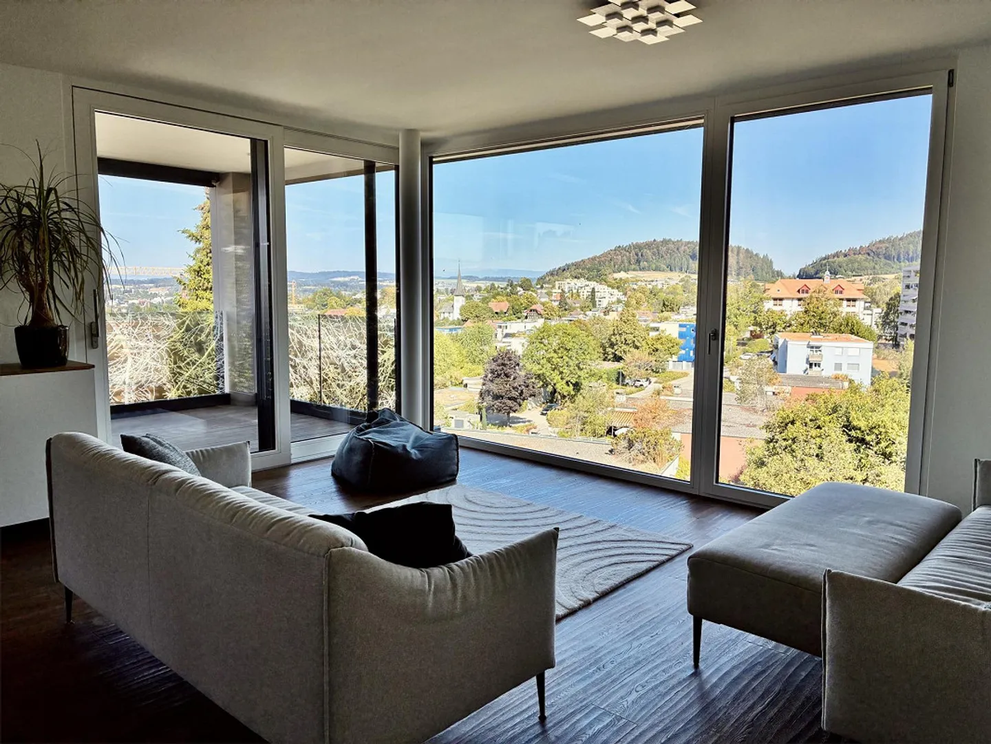 Moderno appartamento di 4,5 stanze a Bolligen con vista panoramica e sole serale - Foto 5 di 9