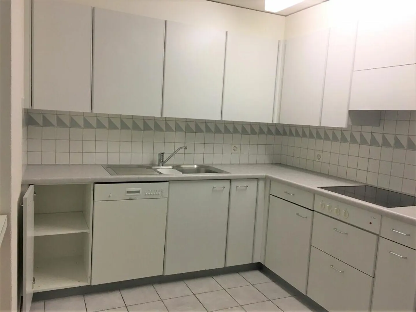 Charmante appartement de 3,5 pièces dans un endroit calme - Photo 3 sur 10