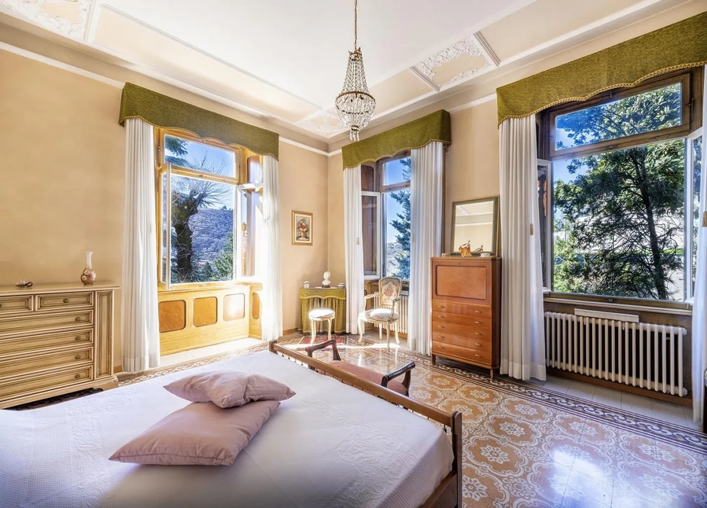 Villa antica con terreno edificabile - Foto 7 di 8