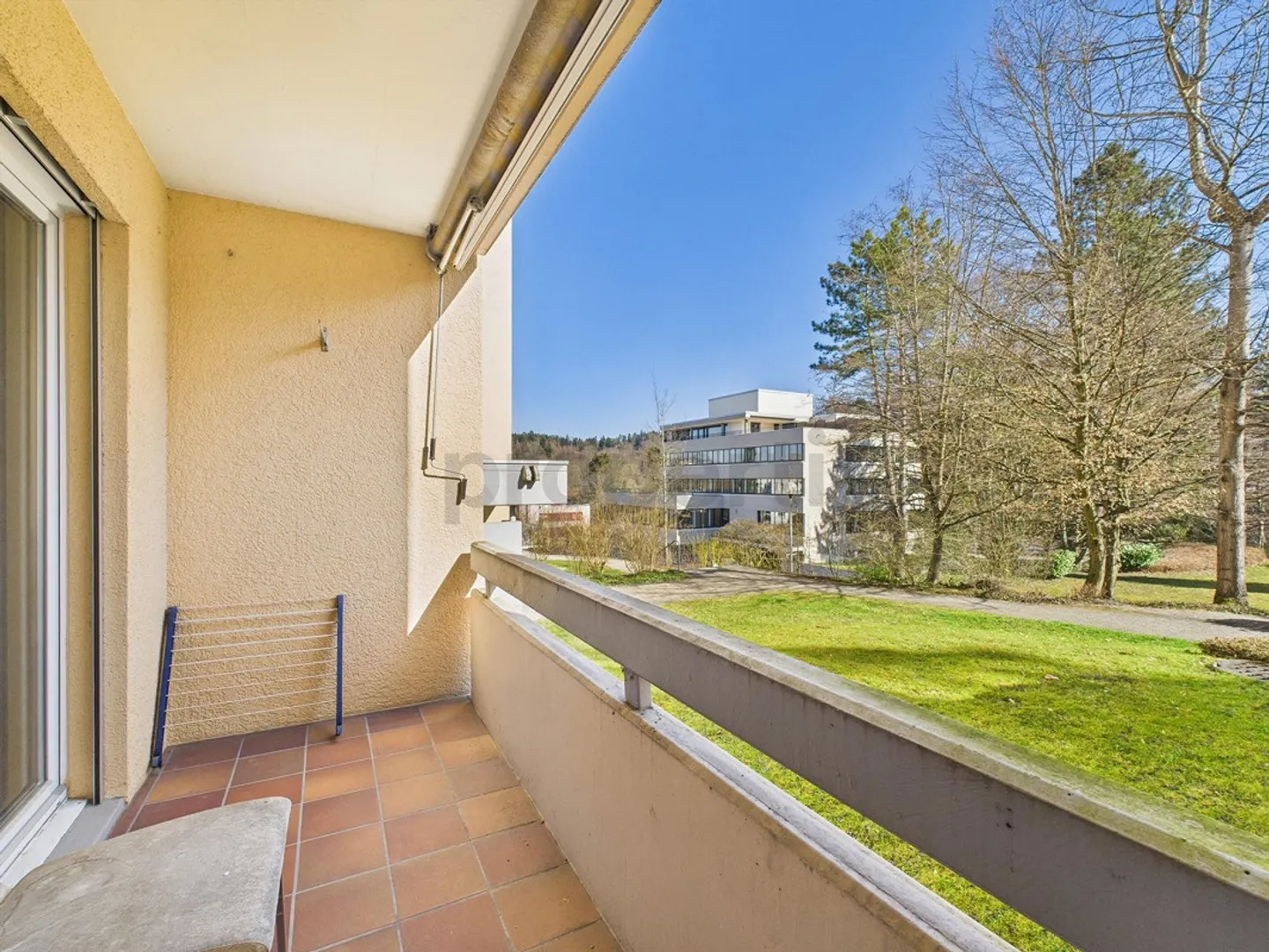 Family-friendly living: Renovated 5.5-room apartment in top location Zollikerberg. - Photo 7 of 12