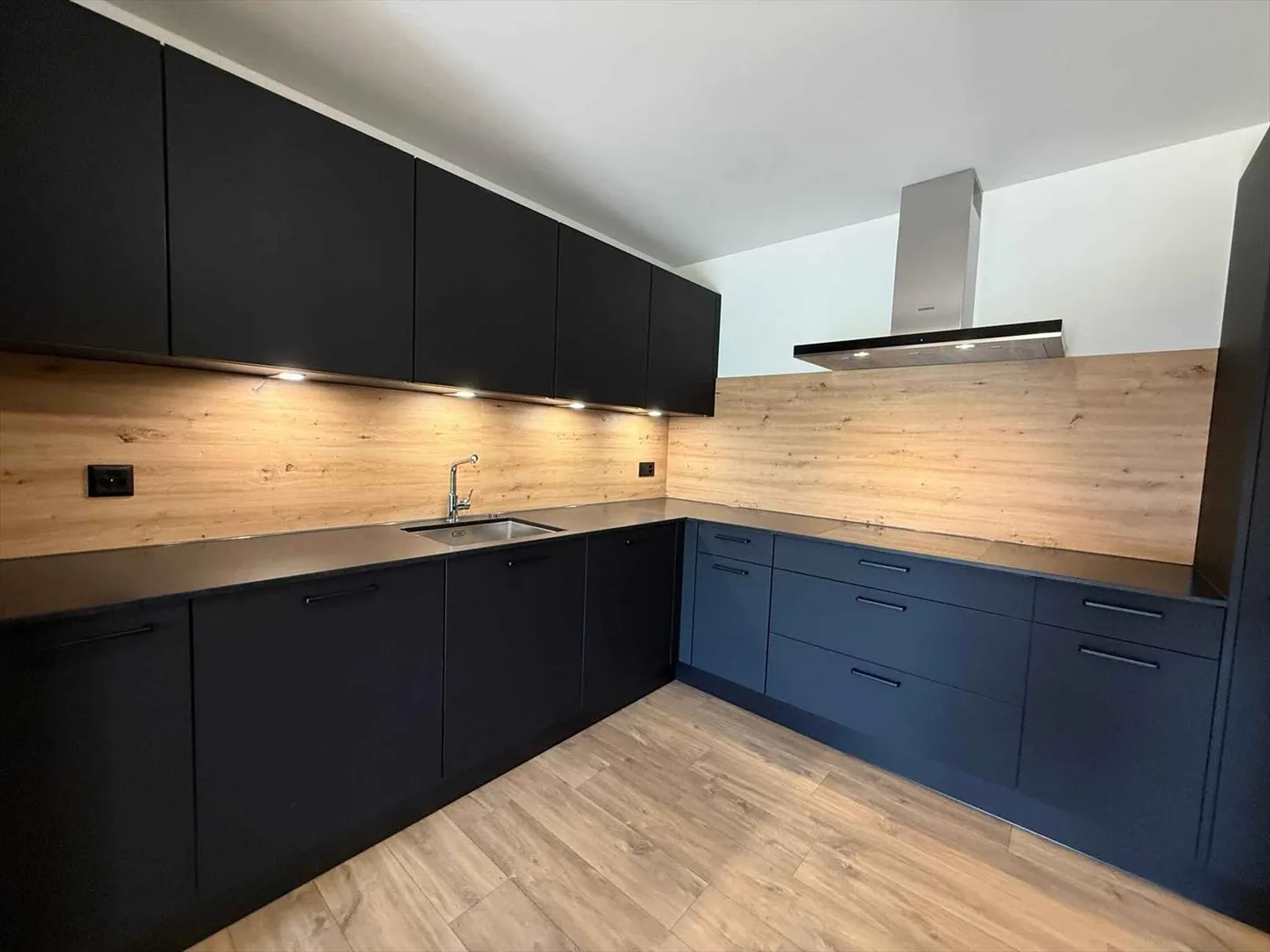 Komplette Renovierung, wunderschöne neue Wohnung im 1. Stock - Foto 2 von 7