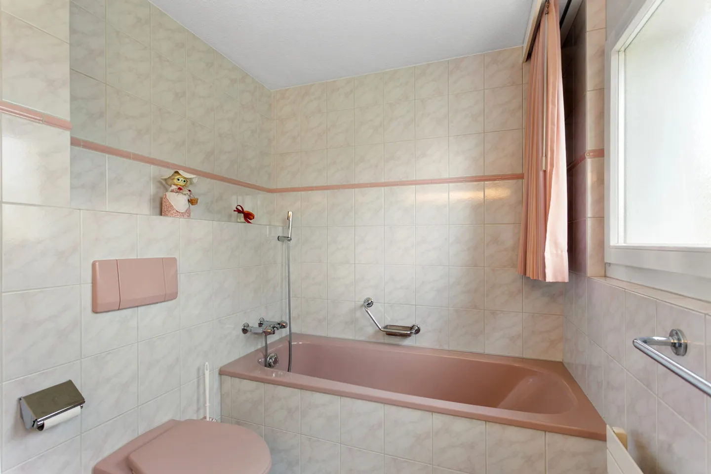 Cozy and Comfortable - Easy Living - Photo 6 of 8