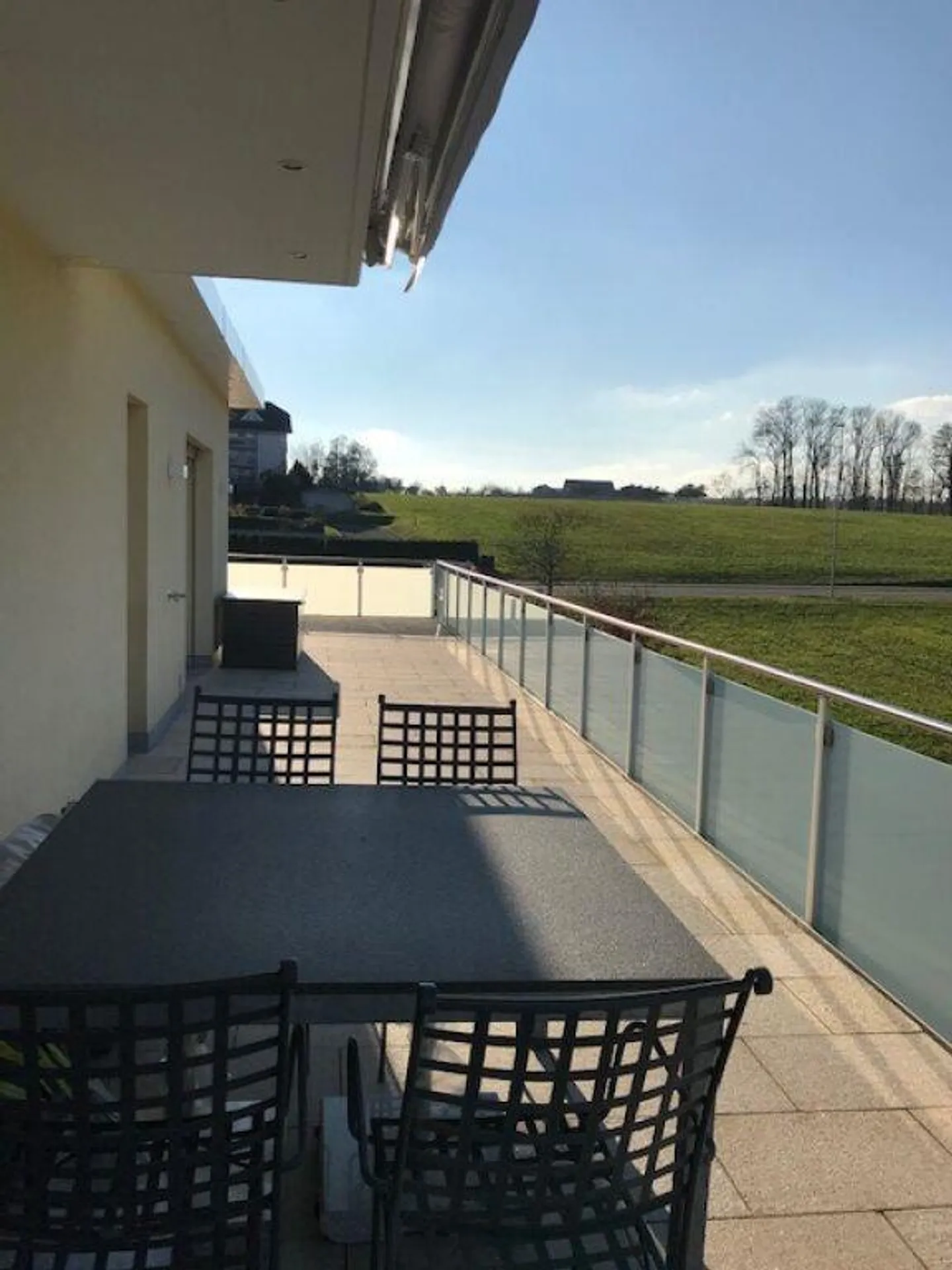 Vivre avec style dans un emplacement privilégié - Photo 2 sur 11