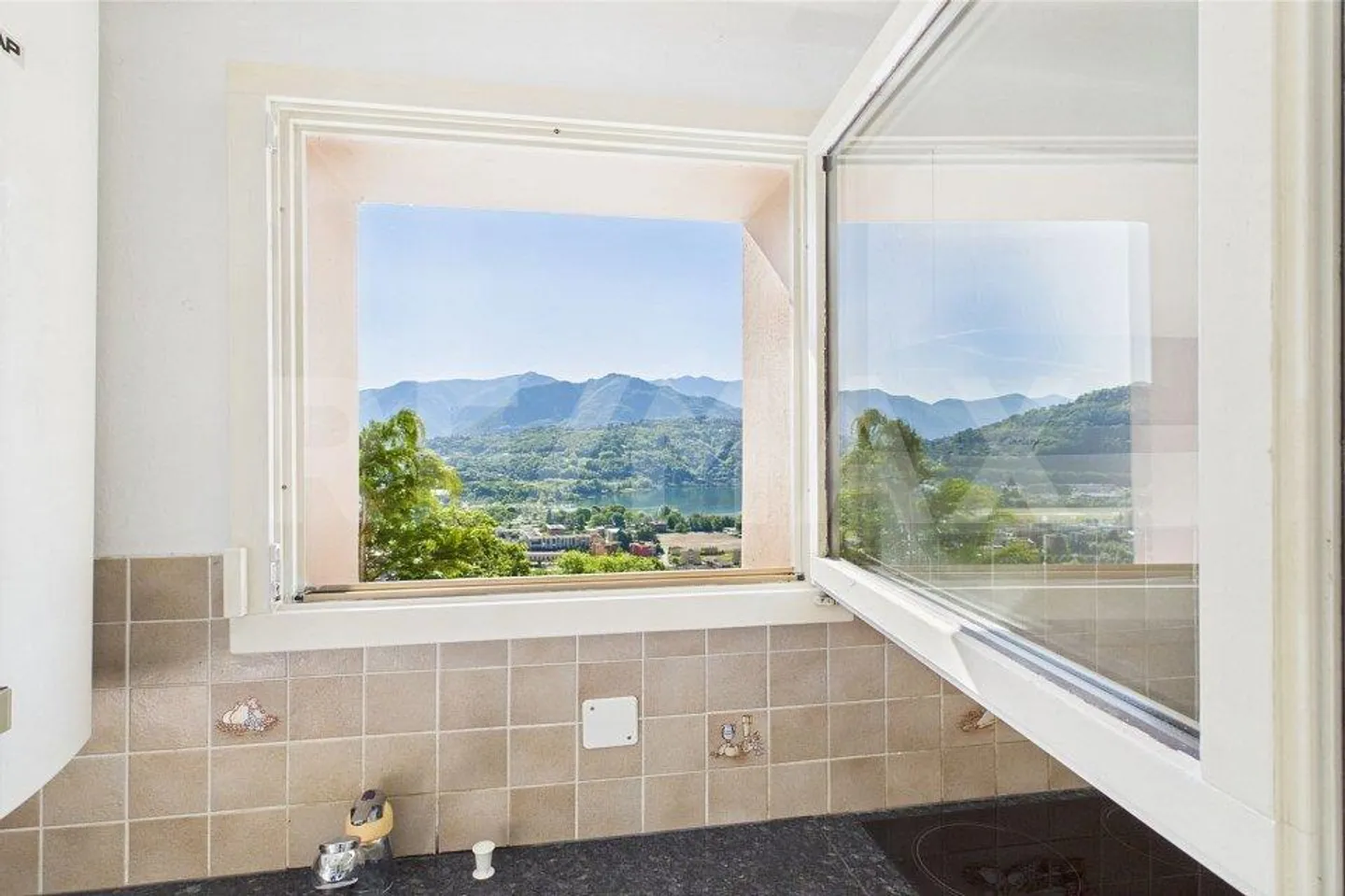 Spectacular - view and sun, high up in Agno - Photo 8 of 13