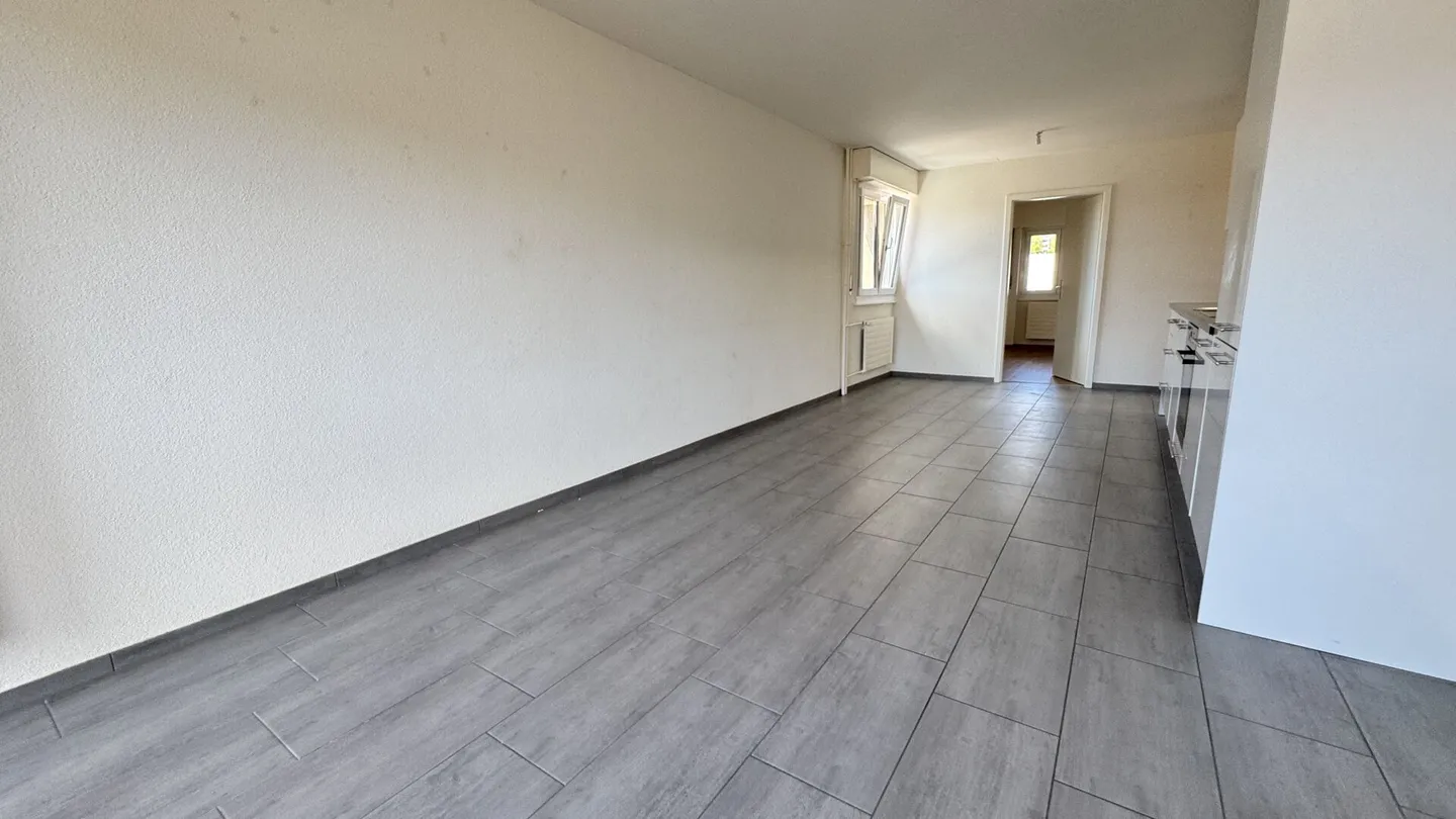 Appartamento moderno con 3 camere a La Chaux-de-Fonds - Ideale per studenti e prima occupazione dopo completa ristrutturazione - Foto 4 di 12