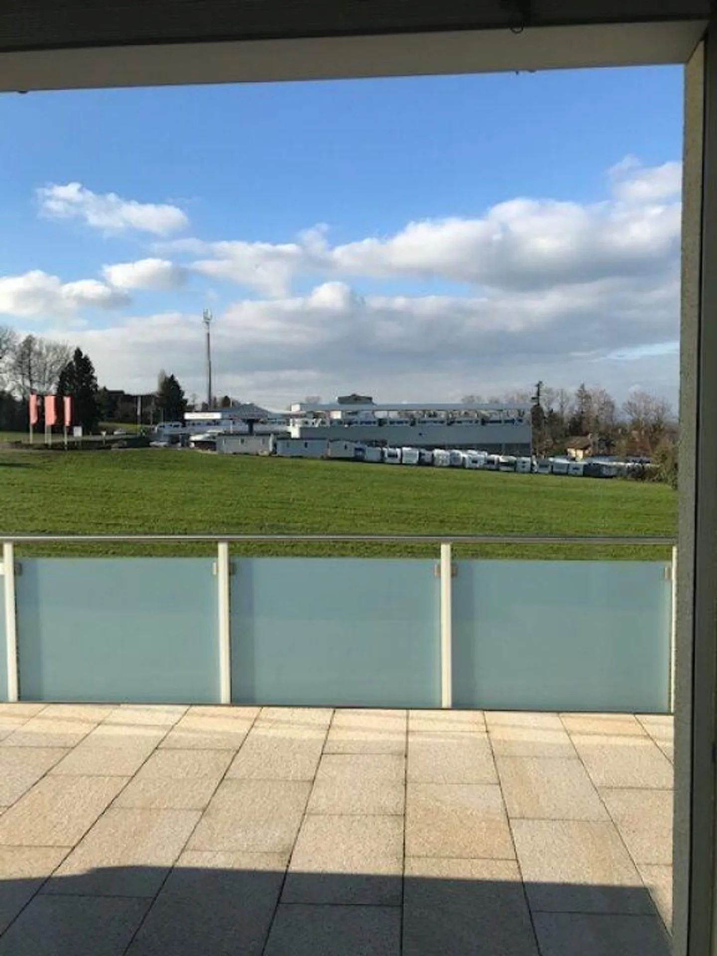 Vivre avec style dans un emplacement privilégié - Photo 3 sur 11