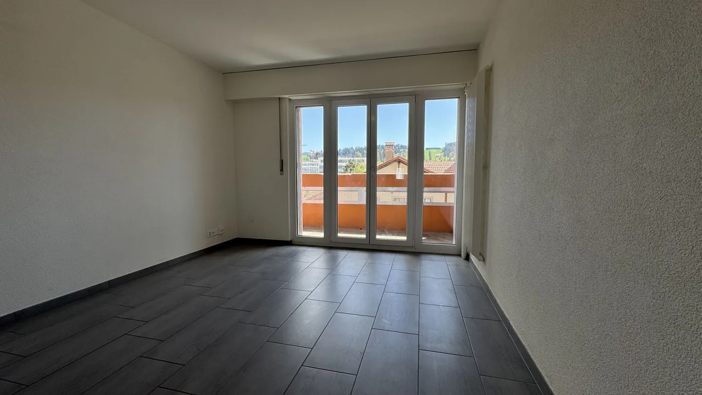 Appartamento moderno con 3 camere a La Chaux-de-Fonds - Ideale per studenti e prima occupazione dopo completa ristrutturazione - Foto 5 di 12