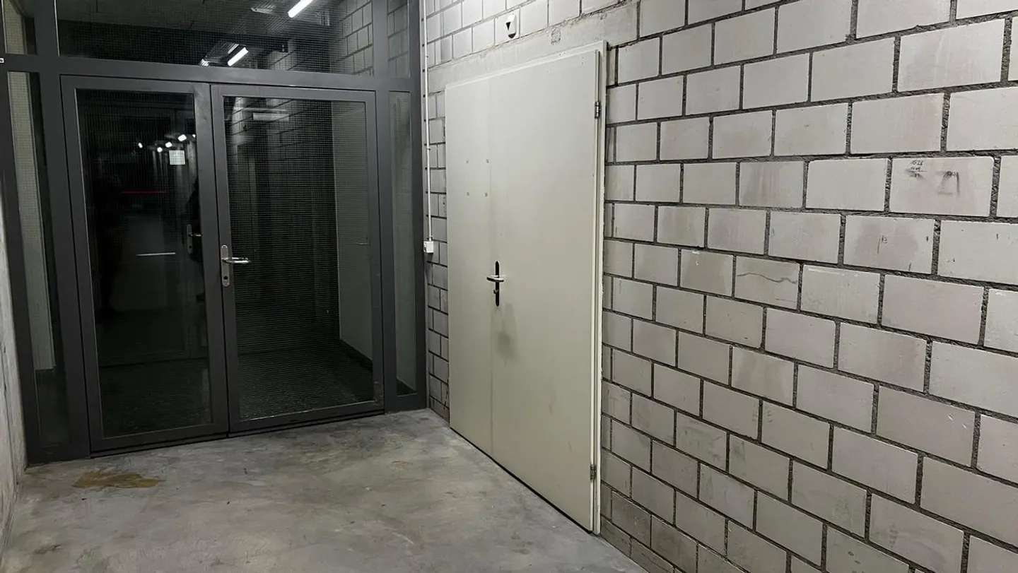 Salles de stockage entre 40-208 m² au 1er sous-sol - Photo 3 sur 11