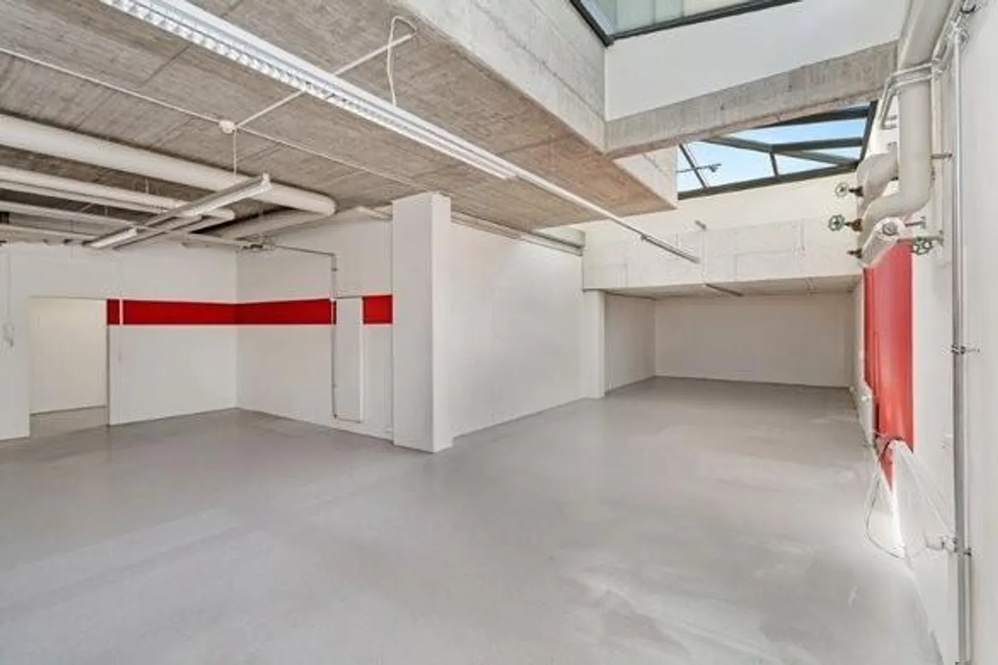 Salles de stockage entre 40-208 m² au 1er sous-sol - Photo 8 sur 11