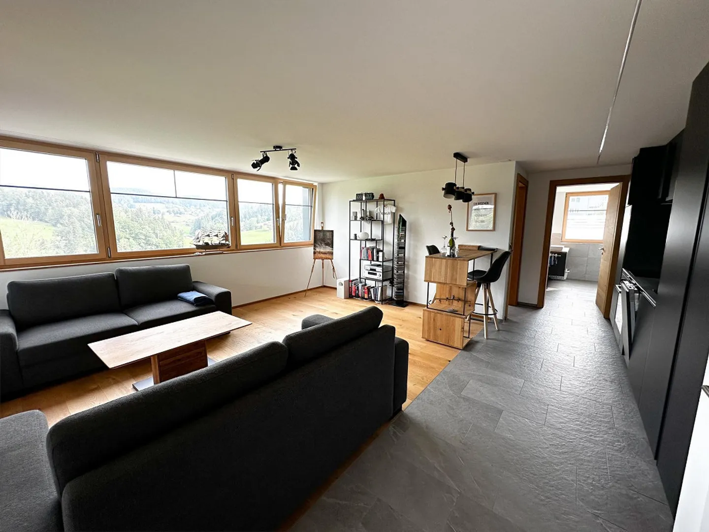 Charming 2.5-room apartment with nature view in Teufen - Photo 3 of 11