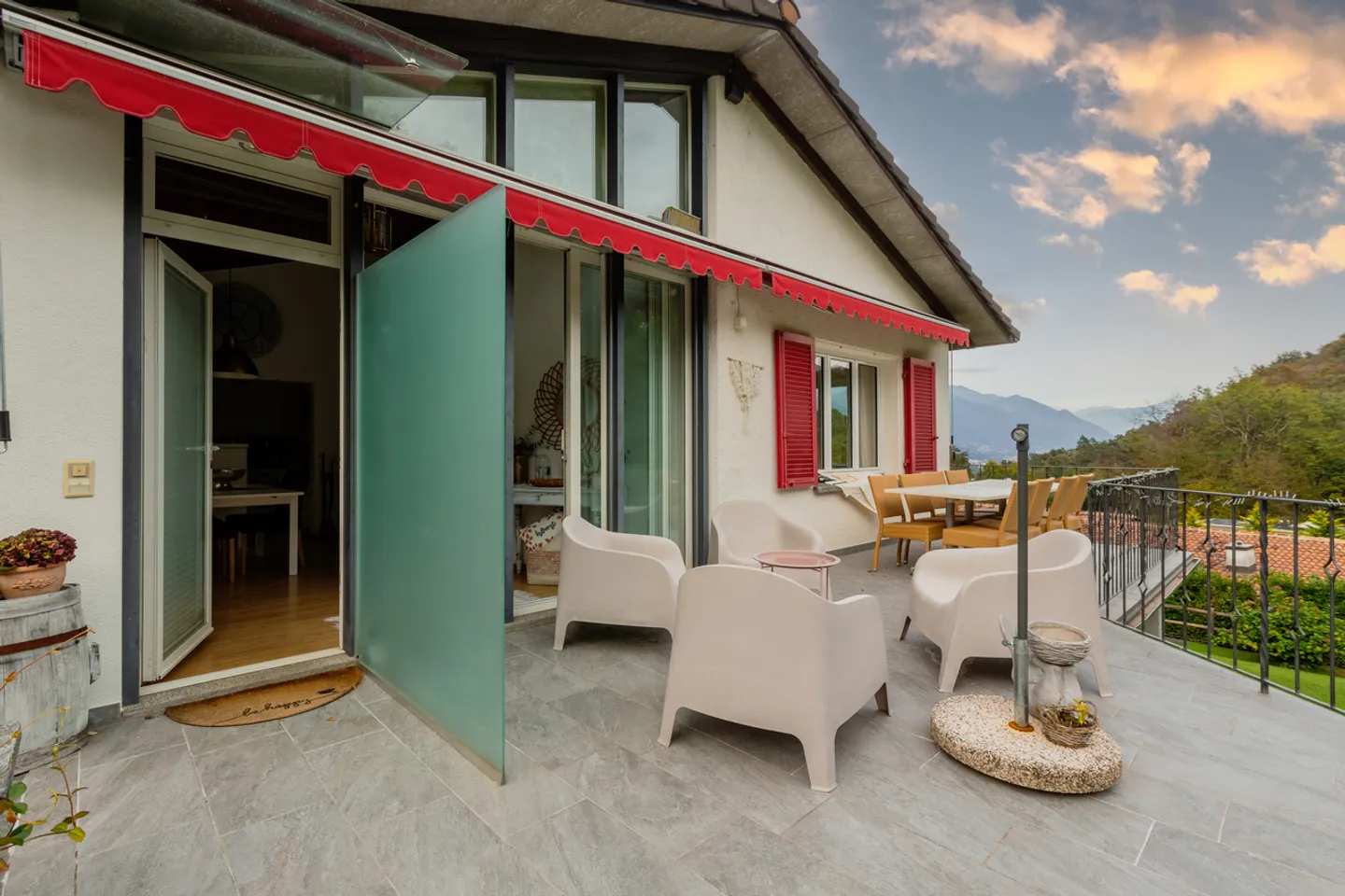 Charming two-family house with development potential - Photo 12 of 13